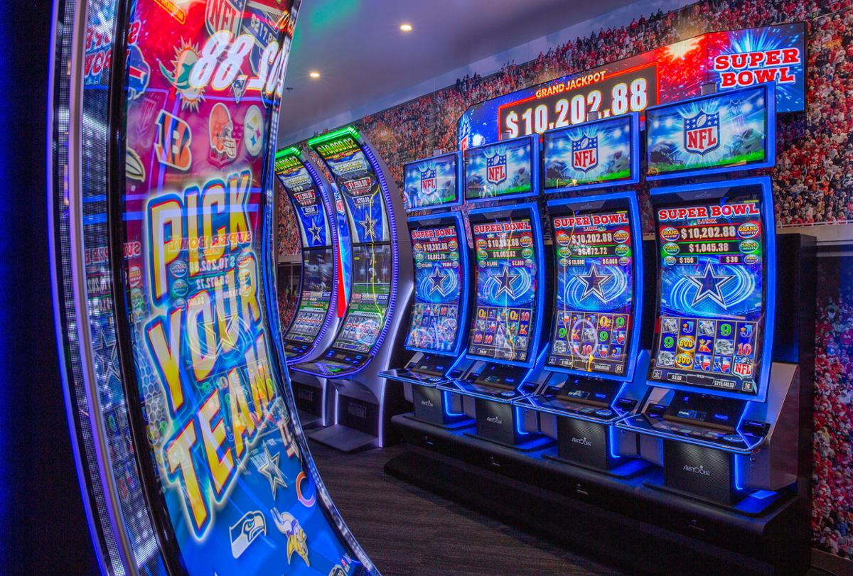 Aristocrat Gaming firma un acuerdo histórico con los Dallas Cowboys 1 Máquinas-tragamonedas-de-juegos-aristocratas-con-el-logotipo-de-los-cowboys-de-dallas
