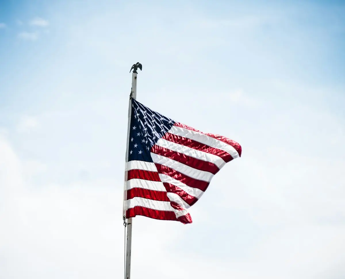 Los legisladores estadounidenses quieren que el gobierno federal tome el control de las apuestas deportivas 1 bandera americana