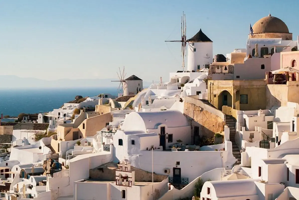 Soft2bet cultiva una presencia europea con el lanzamiento de elabet.gr en Grecia 1 Paisaje grecio-santorini-city