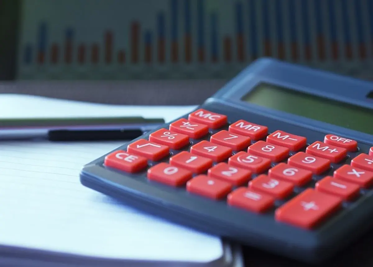 Resultados de Star Entertainment Pusts H1 FY25, revela una pérdida de $ 302 millones. EE.UU. 1 Calculador-pen y bloc de notas