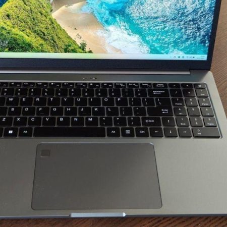 Este portátil con 32 GB de RAM y una AMD Radeon es tan barato que mirarás el precio dos veces antes de comprarlo