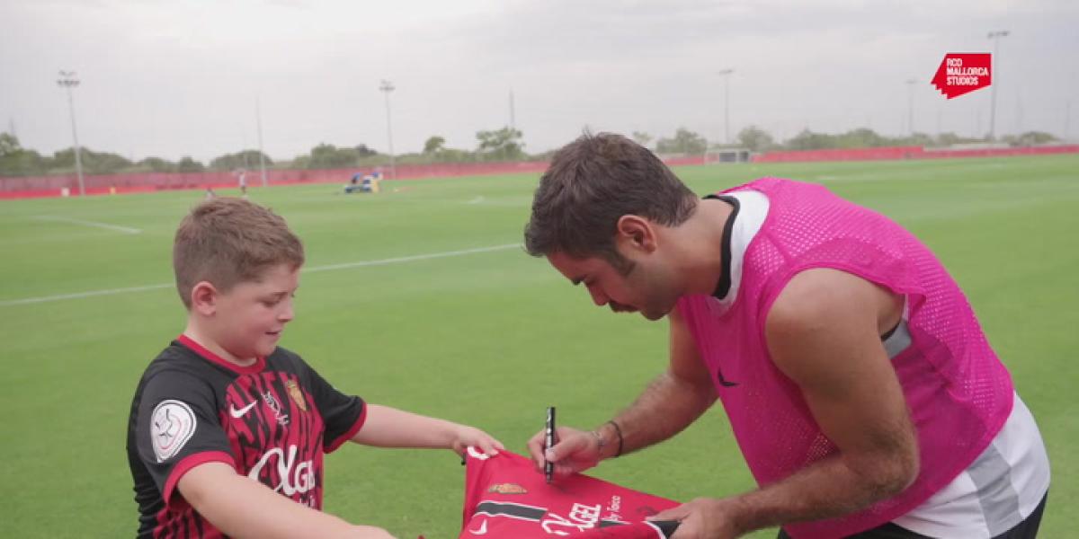 Llorenç, el niño mallorquí que lloró a lagrimones por su equipo, recibió una camiseta firmada por los jugadores 1 68a4adcd7a93b