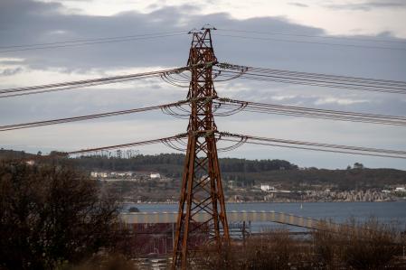 Precio de la luz hoy 11 de marzo por horas: ¿cuándo es más barata? eliseo trigo / EFE