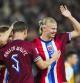 Repóker de goles del atacante noruego ante la débil Moldavia