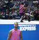 Carlos Alcaraz, golpe por la espalda en su partido contra el francés Arthur Rinderknech, a quien ganó para estar en cuartos de final del US Open