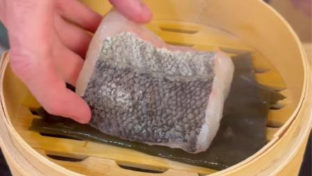 Las 5 mejores técnicas para lograr un pescado perfecto del chef de referencia Alfredo Vozmediano según la receta: “El resultado es muy tierno y jugoso” 1 El chef Alfredo Vozmediano revela sus métodos favoritos para cocinar pescado, desde la tempura hasta el confitado