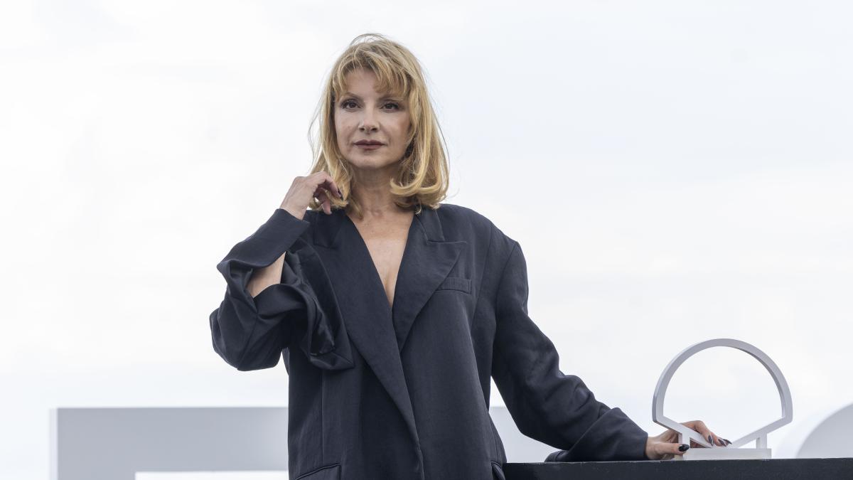 Najwa Nimri, 53 years old, actress: «My father, my mother, my brother... they are all educated, with careers and self-taught. "I am the 'dumb' one in my family." 1 66f3d1c326ef0