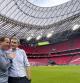 El entrendor del Athletic, Ernesto Valverde (d), habla con su homónimo de Osasuna, Jagoba Arrasate (i), ambos sancionados y que tuvieron que ver el partido desde la grada de San Mamés