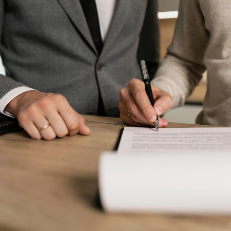 El sorprendente caso de un trabajador que recibió 87,000 dólares: ¿justicia o error administrativo?