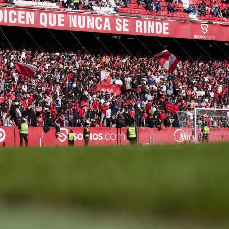 El Derbi Sevillano: ¿Sanciones Inminentes tras el Lanzamiento de Botellas? Análisis de las Posibles Consecuencias
