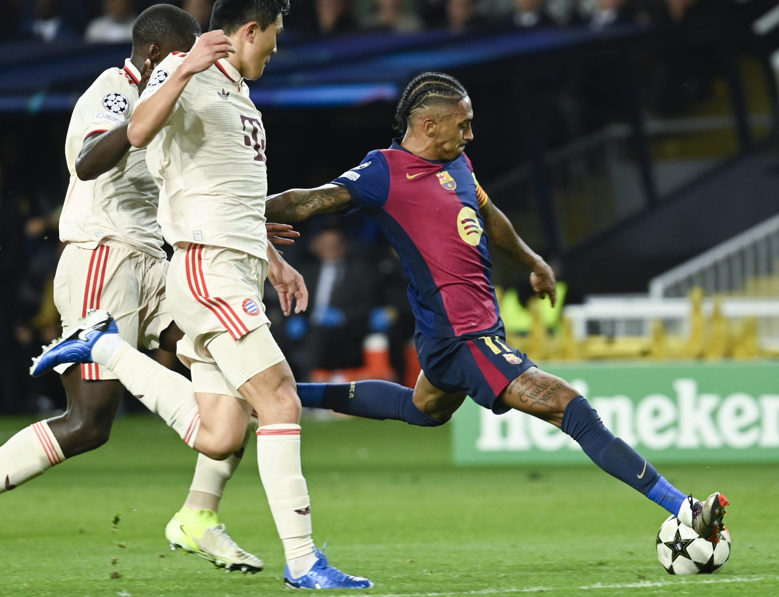 Raphinha, Barça's Ace in the Hole: Can He Repeat His Success Against Eintracht Frankfurt?