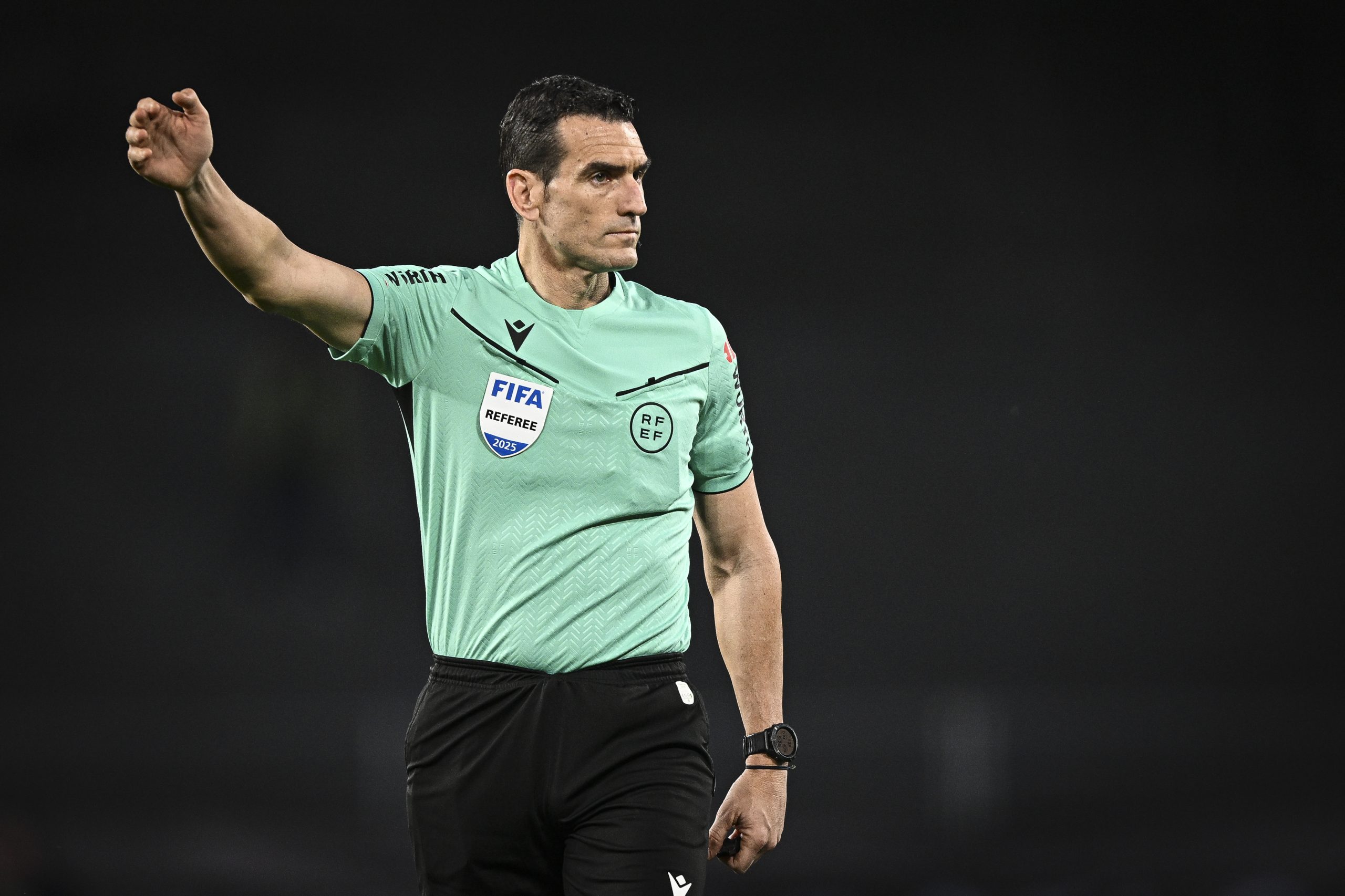 Surprise on the Whistle! Juan Martínez Munuera, the Referee who Changes Dynamics: The Keys to the Real Murcia vs. Match Real Betis