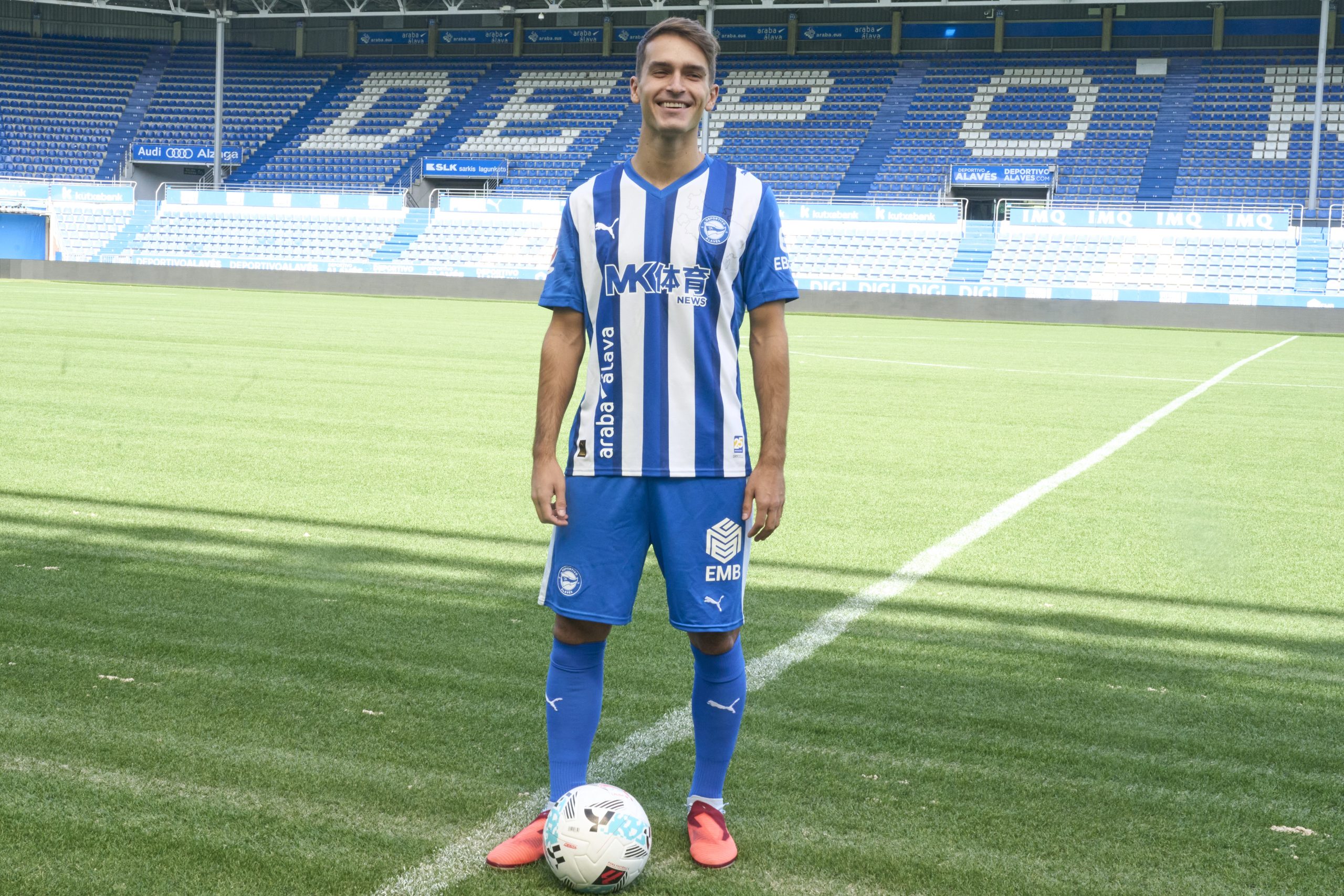 Denis Suárez: El Impacto de un Futbolista Joven y Económicamente Exitoso en el Deporte Español Denis Suárez: El Impacto de un Futbolista Joven y Económicamente Exitoso en el Deporte Español