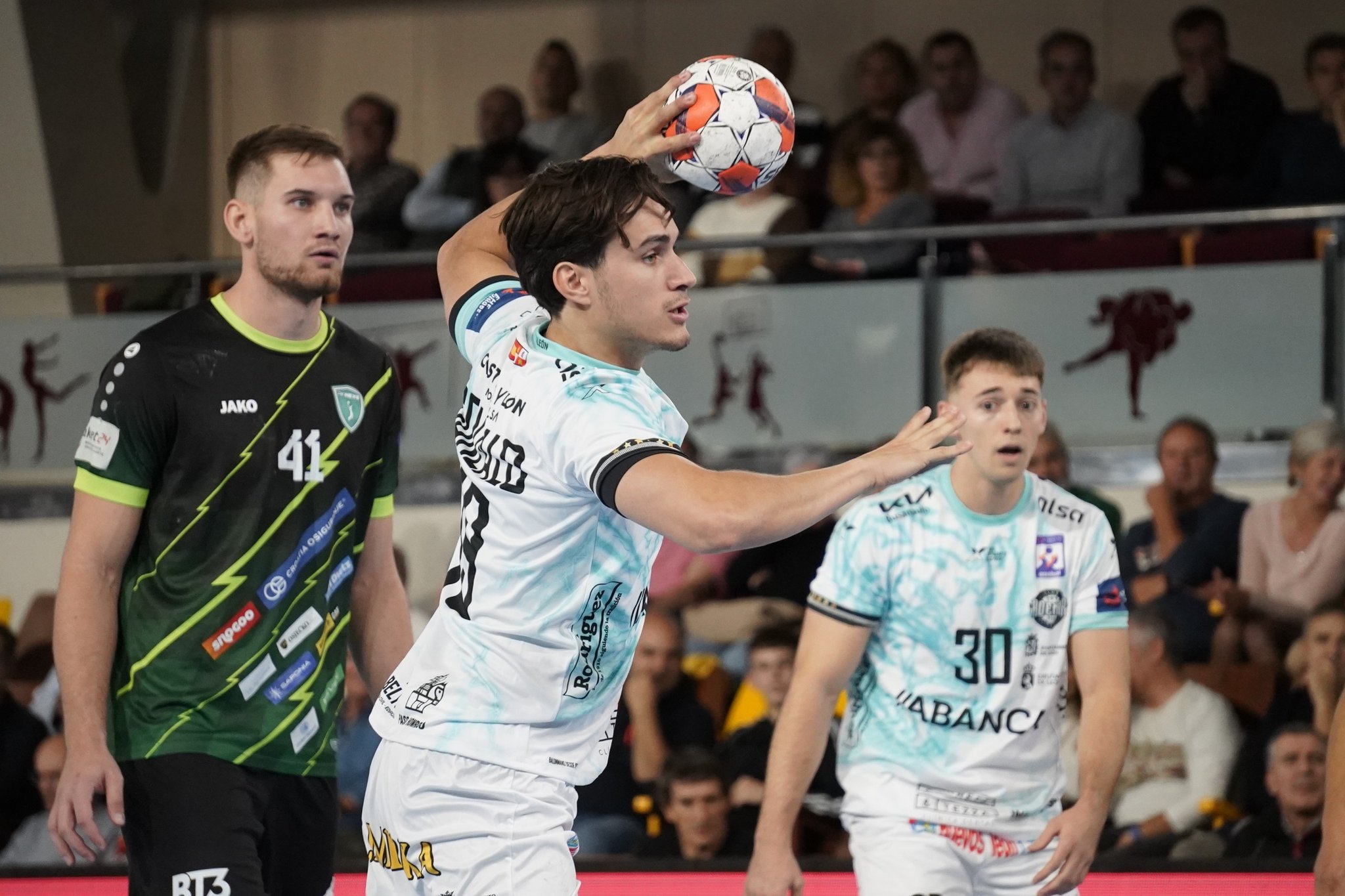 Gonzalo Pérez de Arce breaks the barrier of the 2025/26 ASOBAL League with 118 goals: a record that redefines the clash for the title