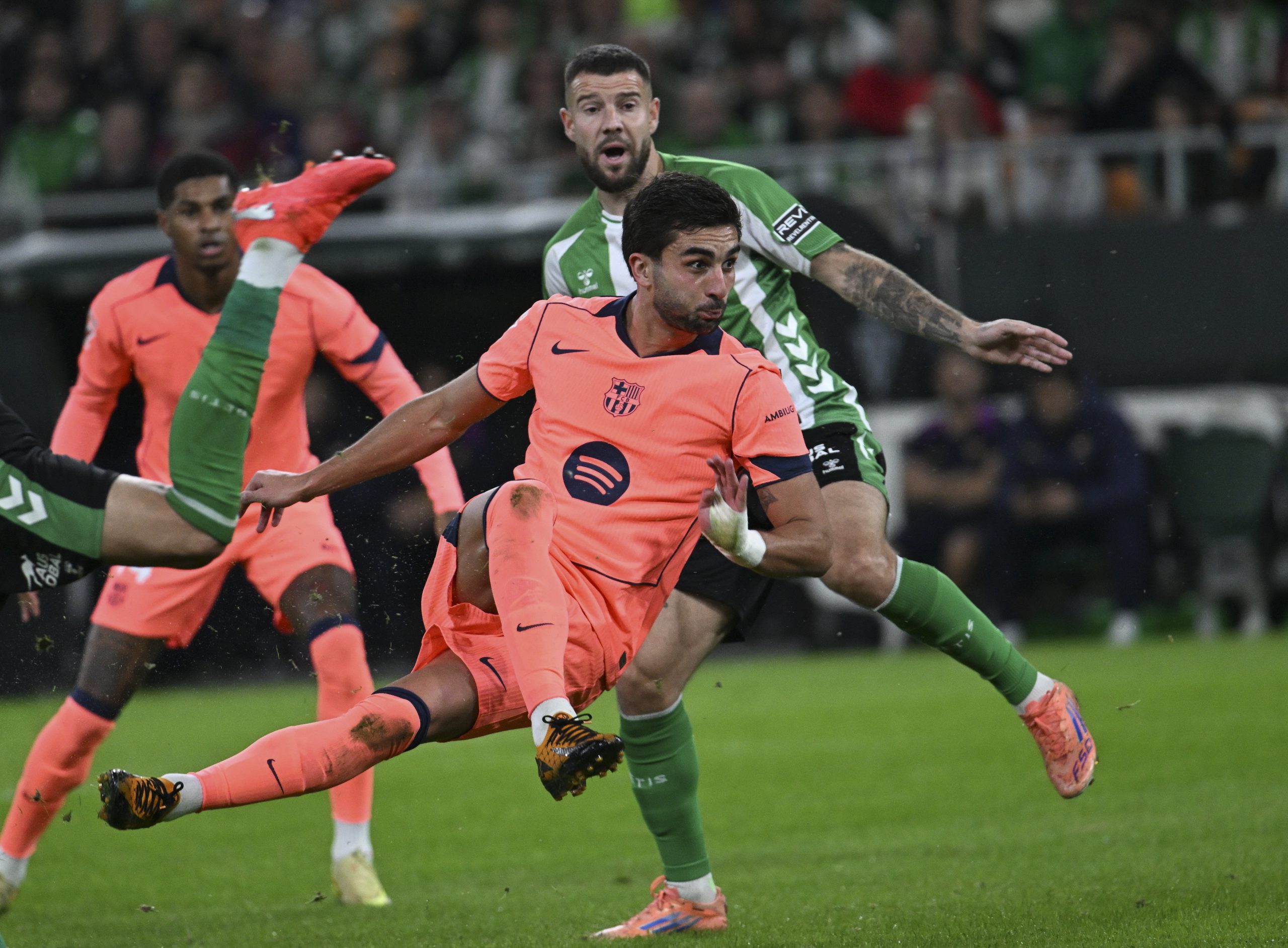 Ferran Torres Shines with a Hat-Trick in a Vibrant Barça-Betis: A Night of Emotions and Records