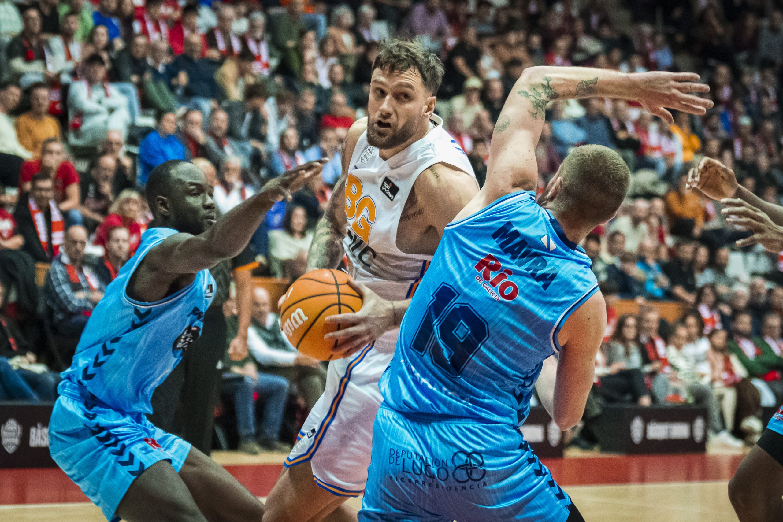 Girona Basketball Overwhelms the Breogán River: A 103-80 that Gives Hope to the League