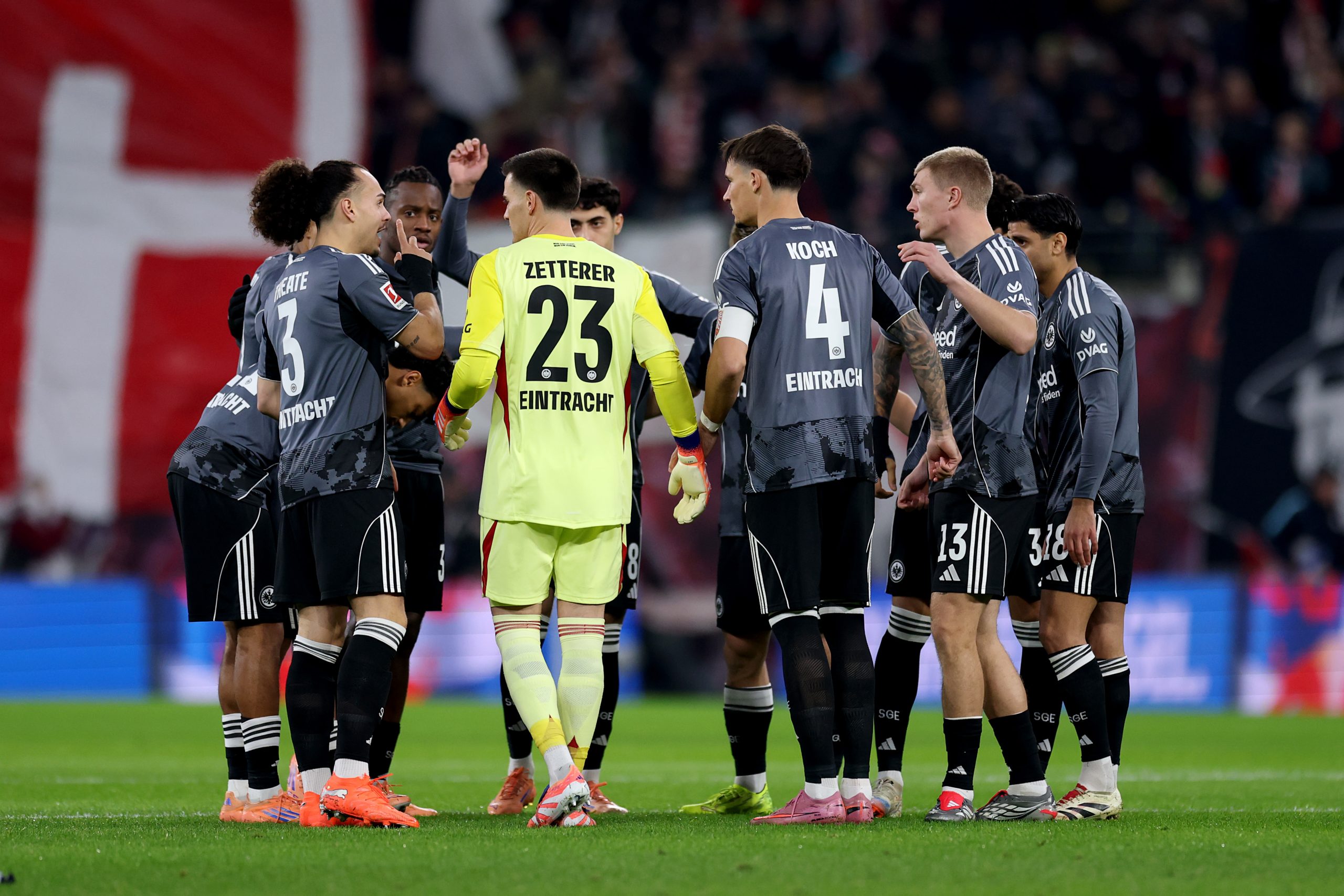 Desafíos en el Eintracht: 5 Claves sobre las Dificultades Tácticas de Dino Toppmöller ante el Barcelona Desafíos en el Eintracht: 5 Claves sobre las Dificultades Tácticas de Dino Toppmöller ante el Barcelona