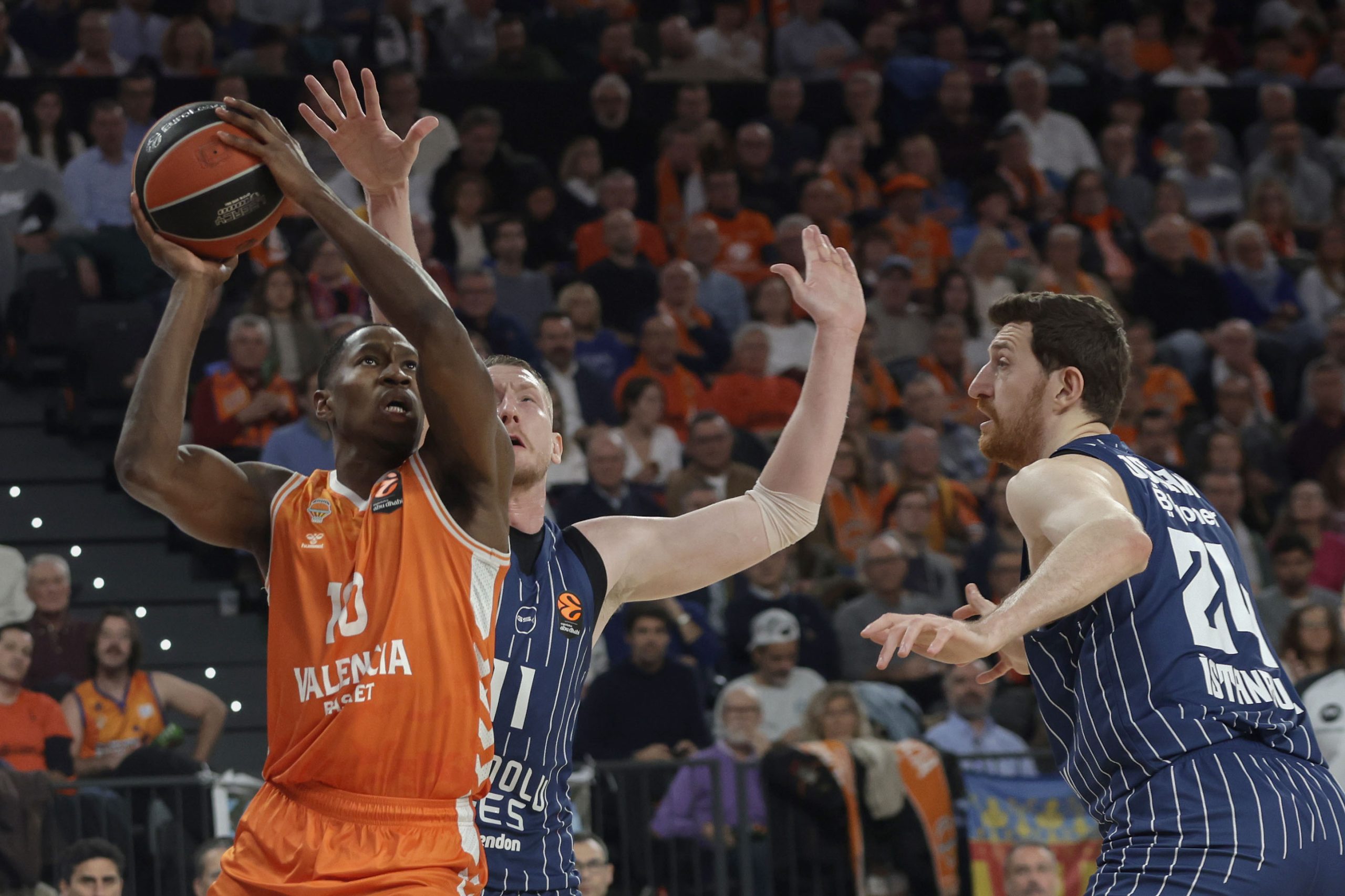 Valencia Basket Shines: Fourth Consecutive Victory and Playoff Goal in the Euroleague