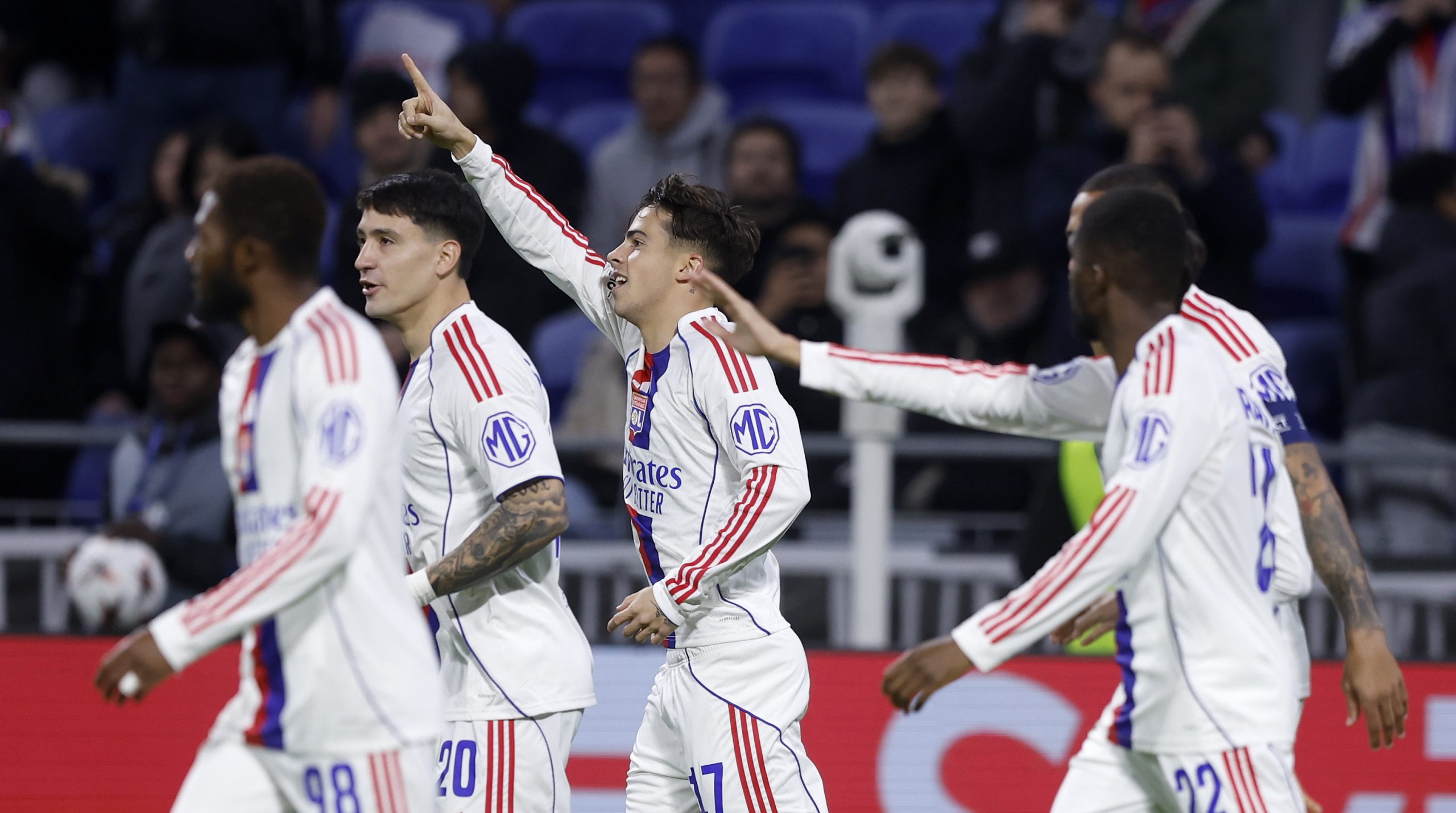 Lyon remains firm: 2-1 over Go Ahead Eagles and leadership in the Europa League assured