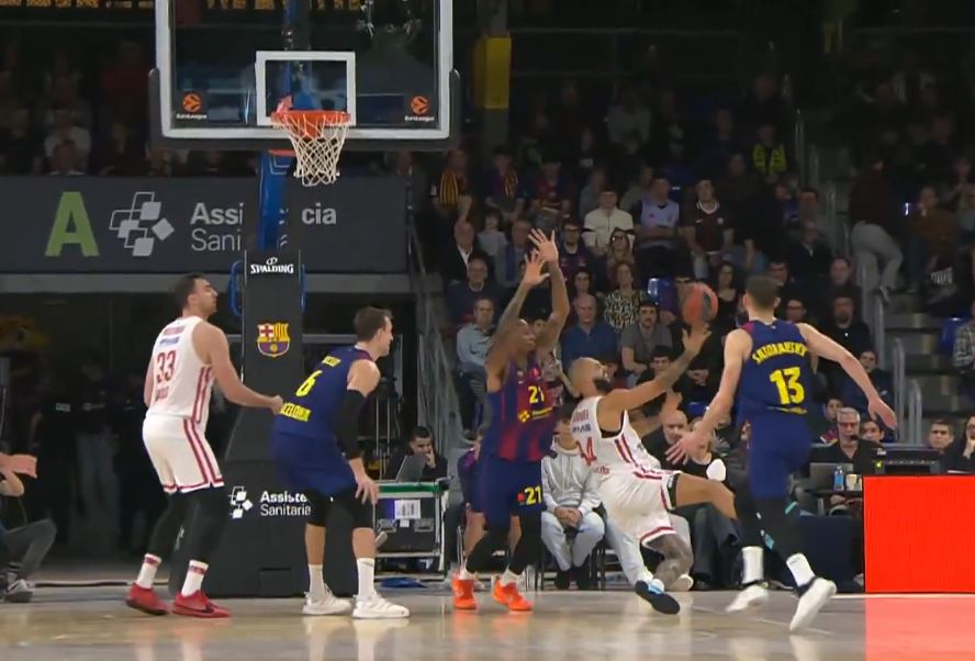 Evan Fournier's Resilience: An Impressive Effort That Stands Out in the Duel between Olympiacos and Barça