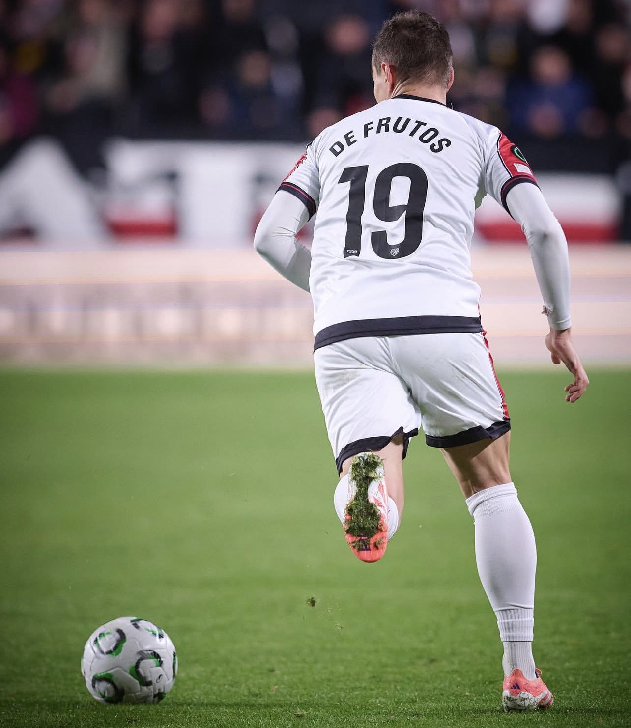 Shocking Injury to Jorge De Frutos: Rayo Vallecano on Alert After the Match Against Betis