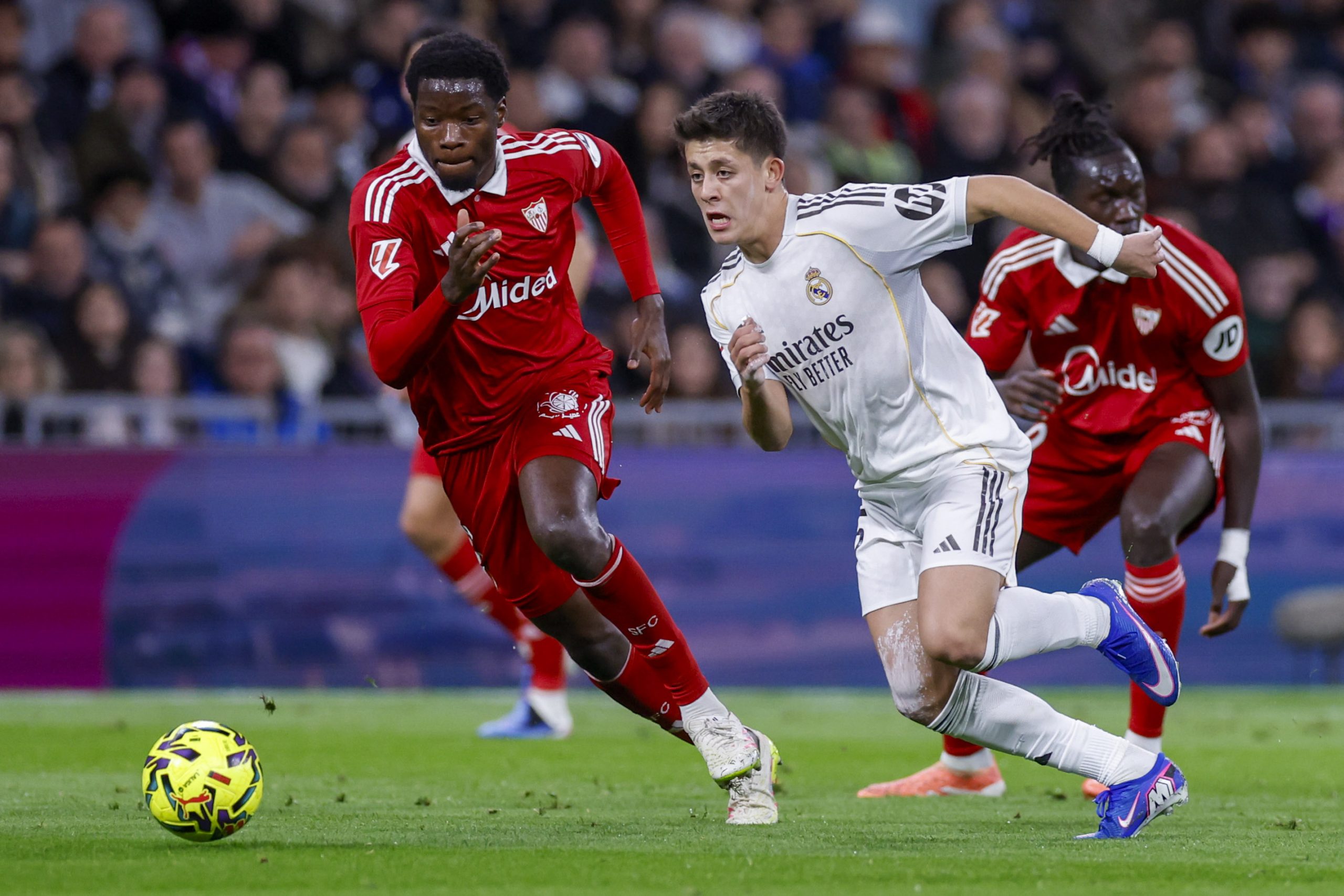 Polémica en el Santiago Bernabéu: Sevilla cae 0-2 ante Real Madrid en un duelo de decisiones arbitrales cuestionadas Polémica en el Santiago Bernabéu: Sevilla cae 0-2 ante Real Madrid en un duelo de decisiones arbitrales cuestionadas