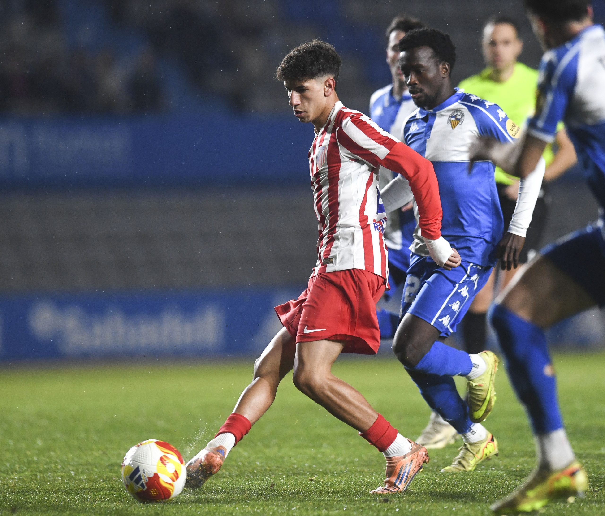 Atlético Madrid Says Goodbye to 2025 as Leader: A Derby Tied in Drama and Failed Opportunities