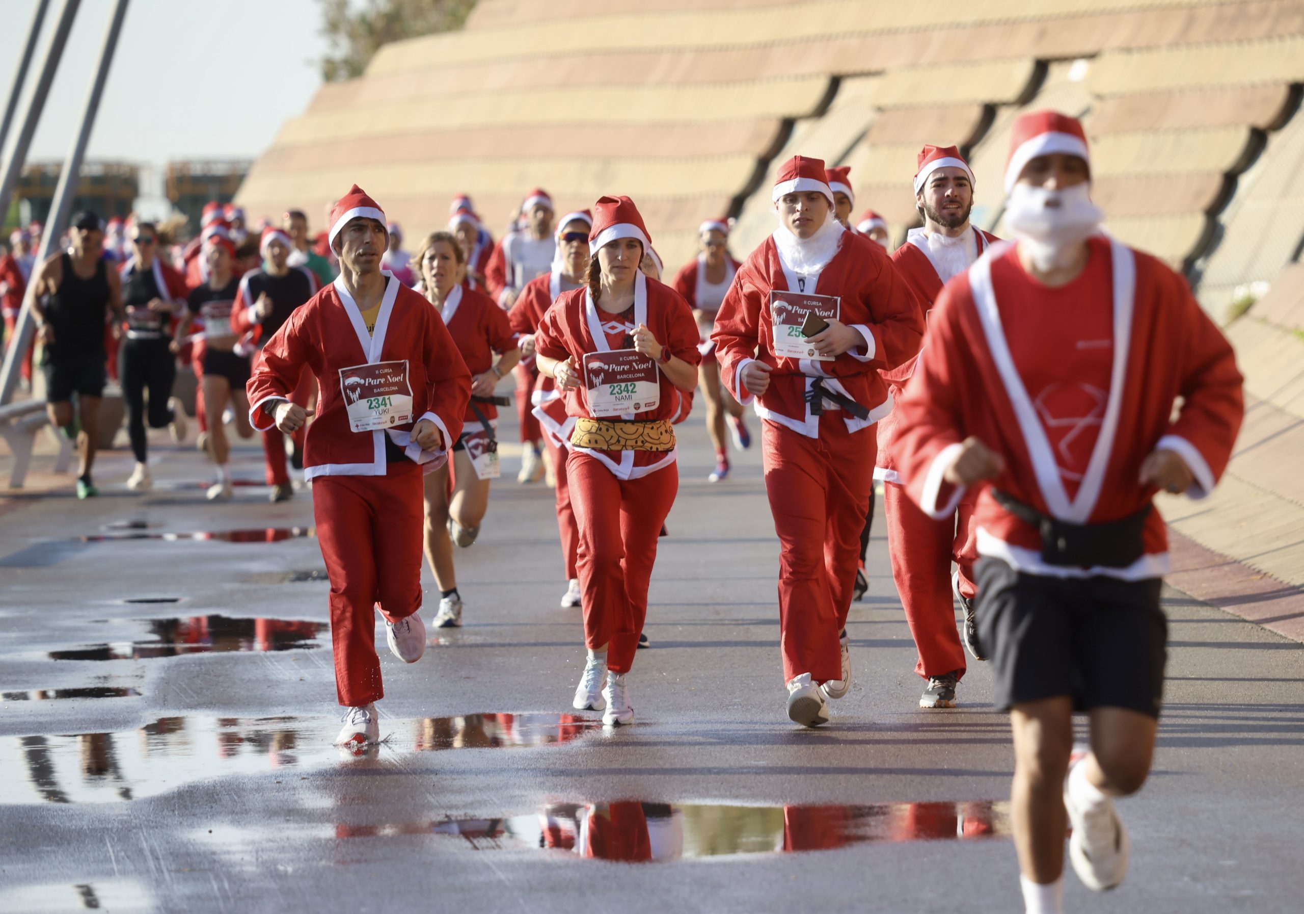 The Santa Claus Race in Barcelona: More than 3,300 Runners Celebrate Christmas Big