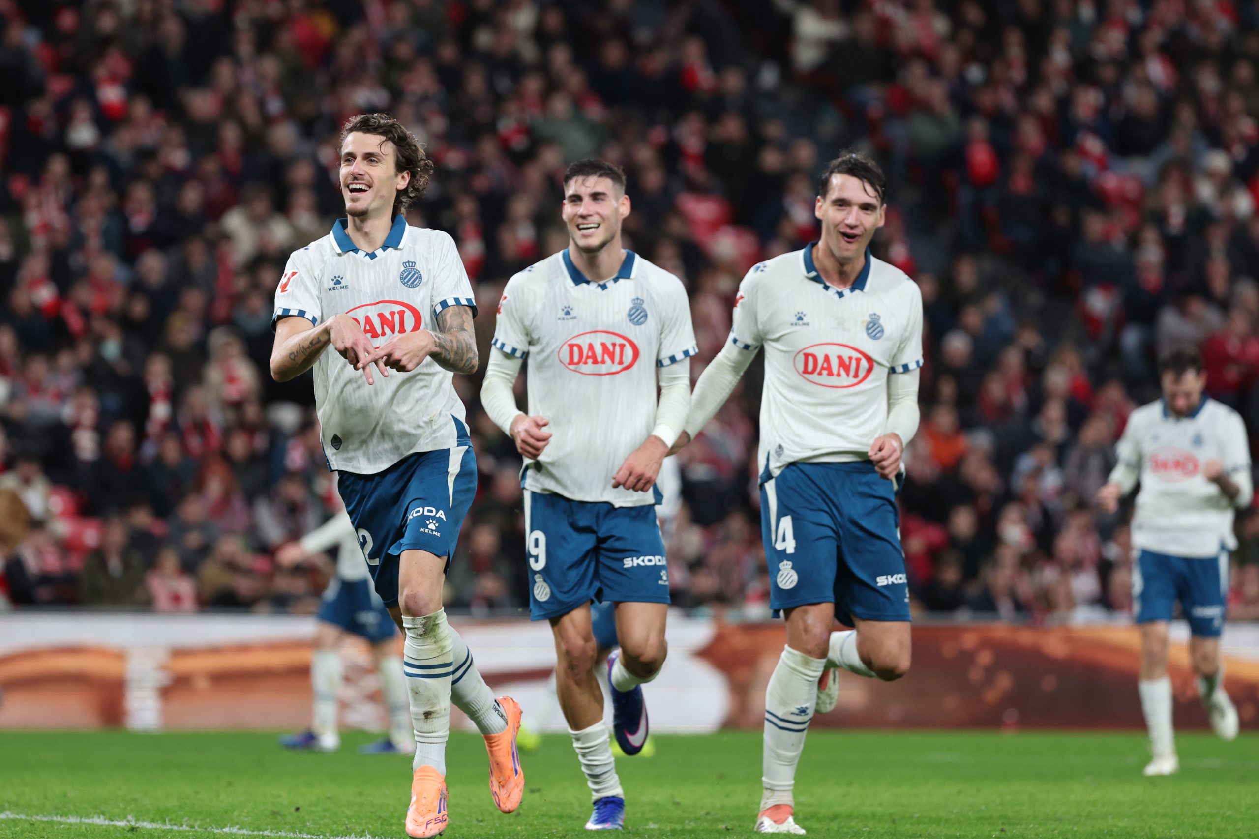 The Great Impact of Carlos Romero on Espanyol's Success: A Full-Back that Shines in Defense and Attack!