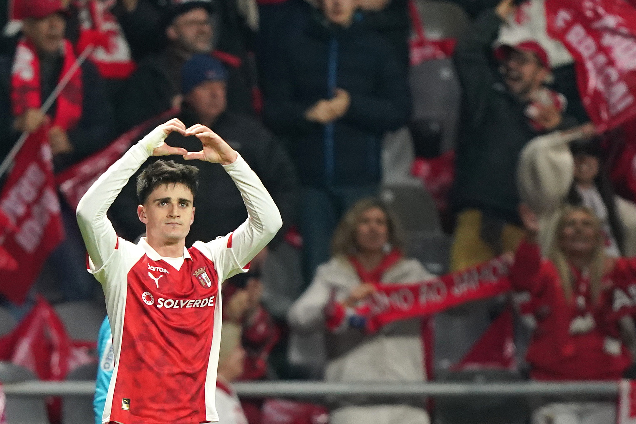 Emocionante empato 2-2 entre Braga y Benfica: La historia de Rodrigo Zalazar y Pau Víctor en la Primeira Liga Emocionante empato 2-2 entre Braga y Benfica: La historia de Rodrigo Zalazar y Pau Víctor en la Primeira Liga