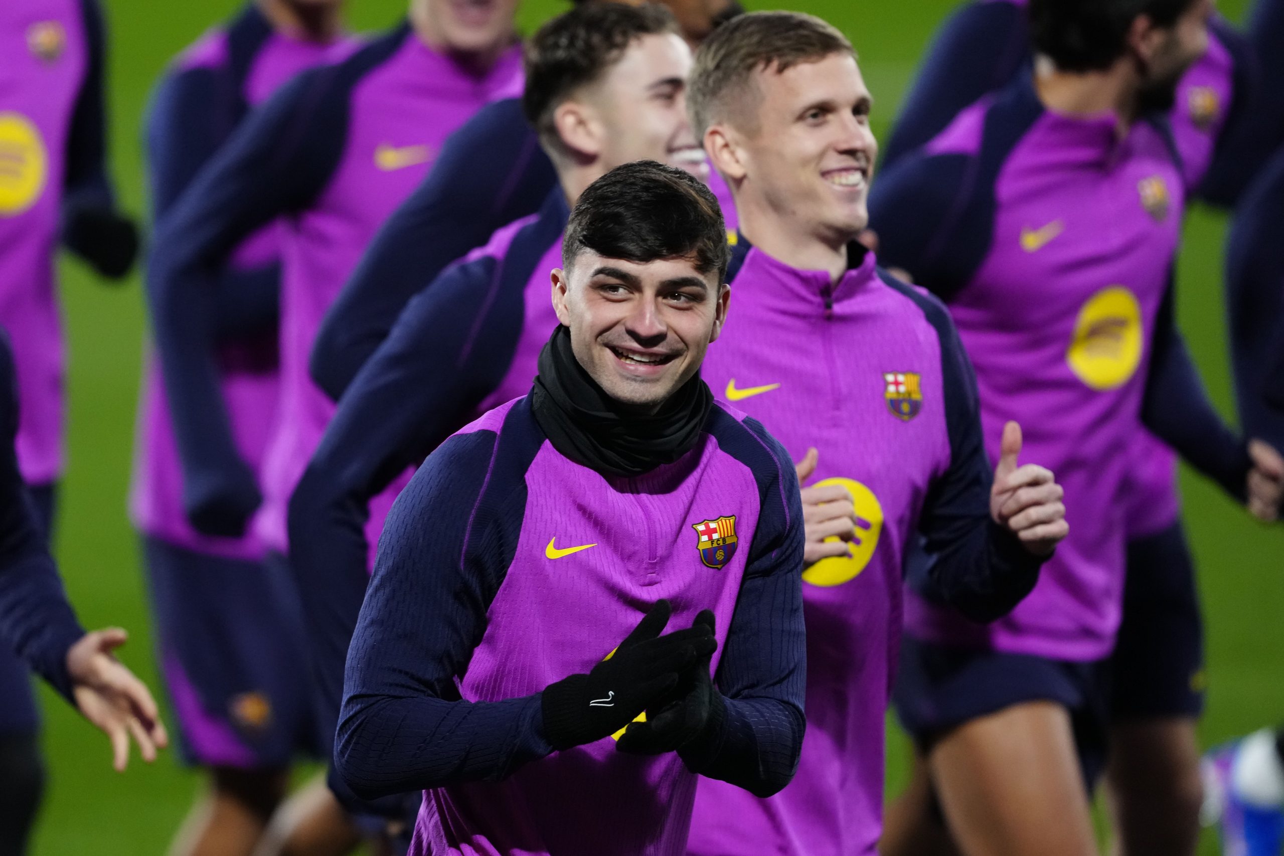 Entrenamiento Completo del Barcelona: ¿Preparados para el Derbi contra el Espanyol? Entrenamiento Completo del Barcelona: ¿Preparados para el Derbi contra el Espanyol?