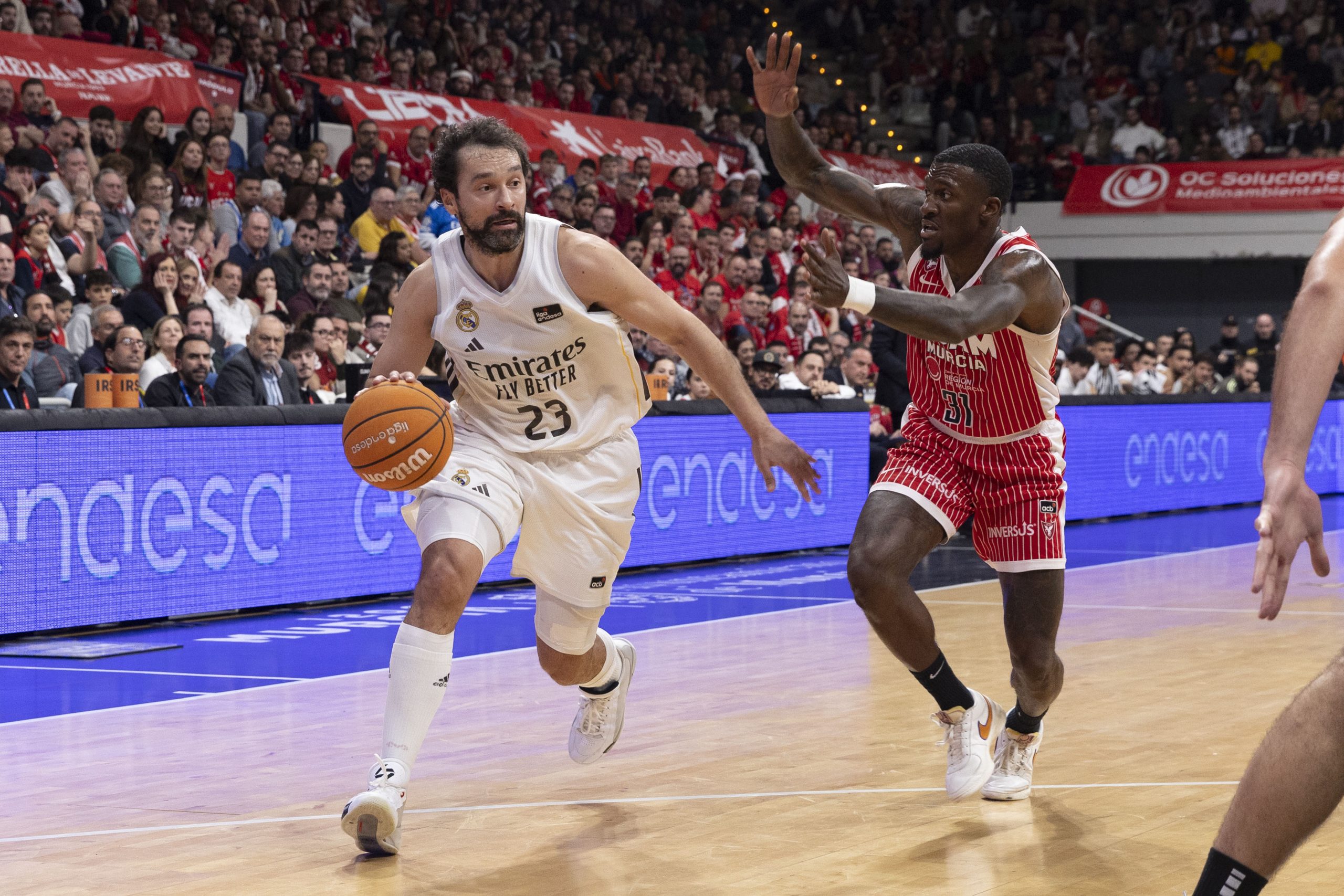 Real Madrid conquers Murcia and secures leadership of the Endesa League in 2025 Real Madrid conquers Murcia and secures leadership of the Endesa League in 2025