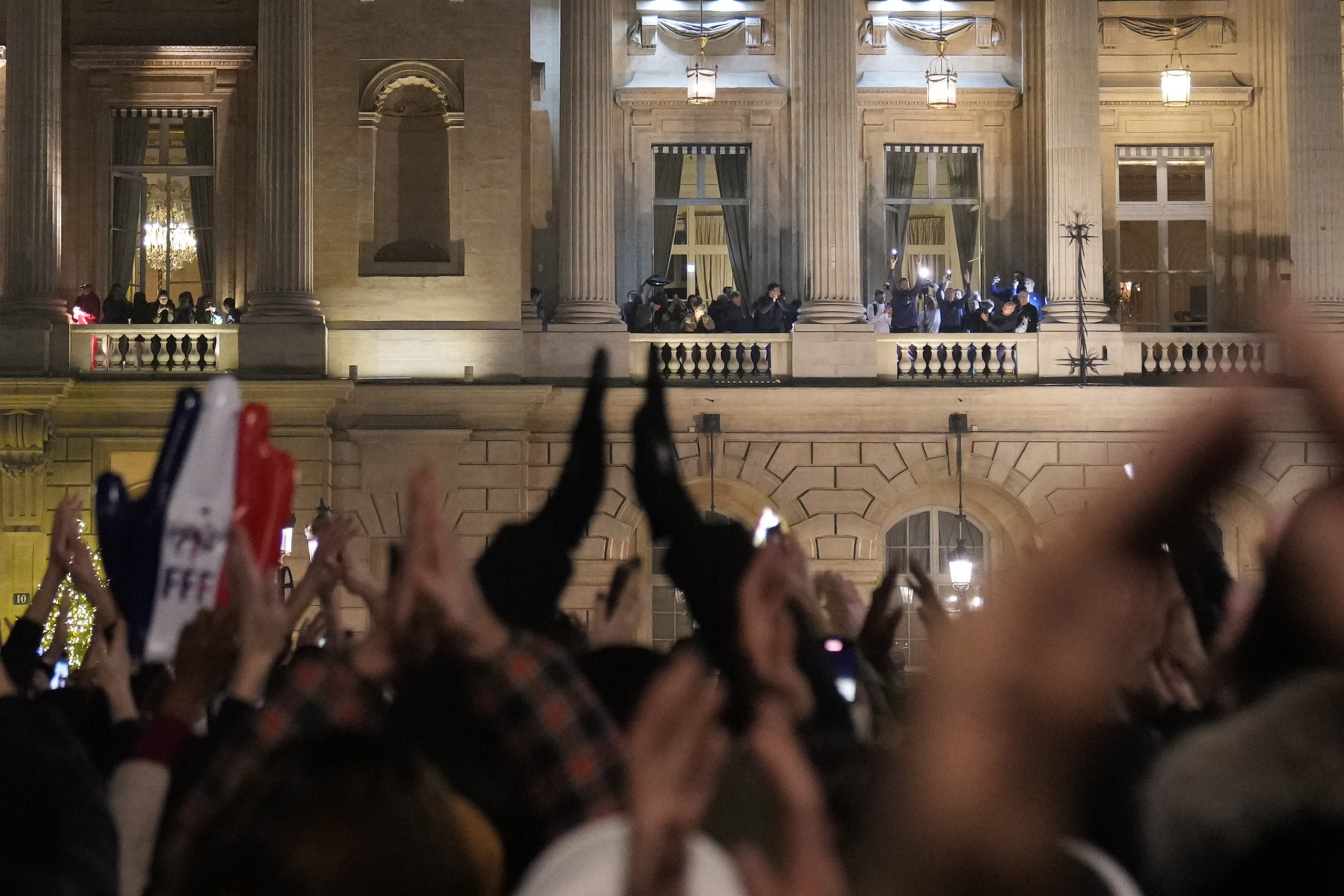 La historia oscura y el renacimiento de la Plaza de la Concordia: más allá de la estética parisina