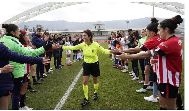 The art of refereeing: A game of chance in Spanish football?