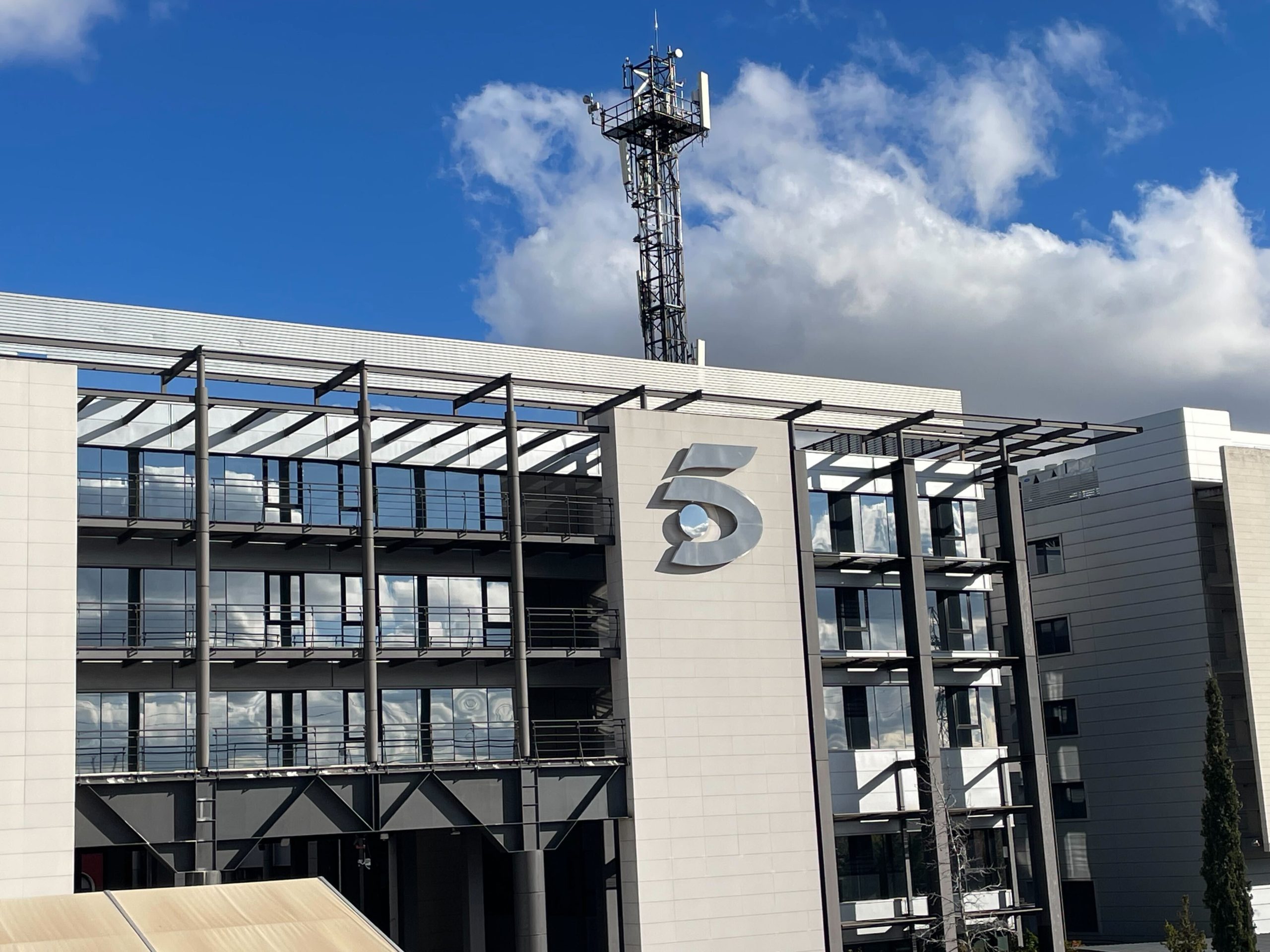 Mediaset revoluciona sus tardes con el esperado estreno de '50 razones para enamorarte', un dating show que promete dinamismo y frescura Mediaset revoluciona sus tardes con el esperado estreno de '50 razones para enamorarte', un dating show que promete dinamismo y frescura
