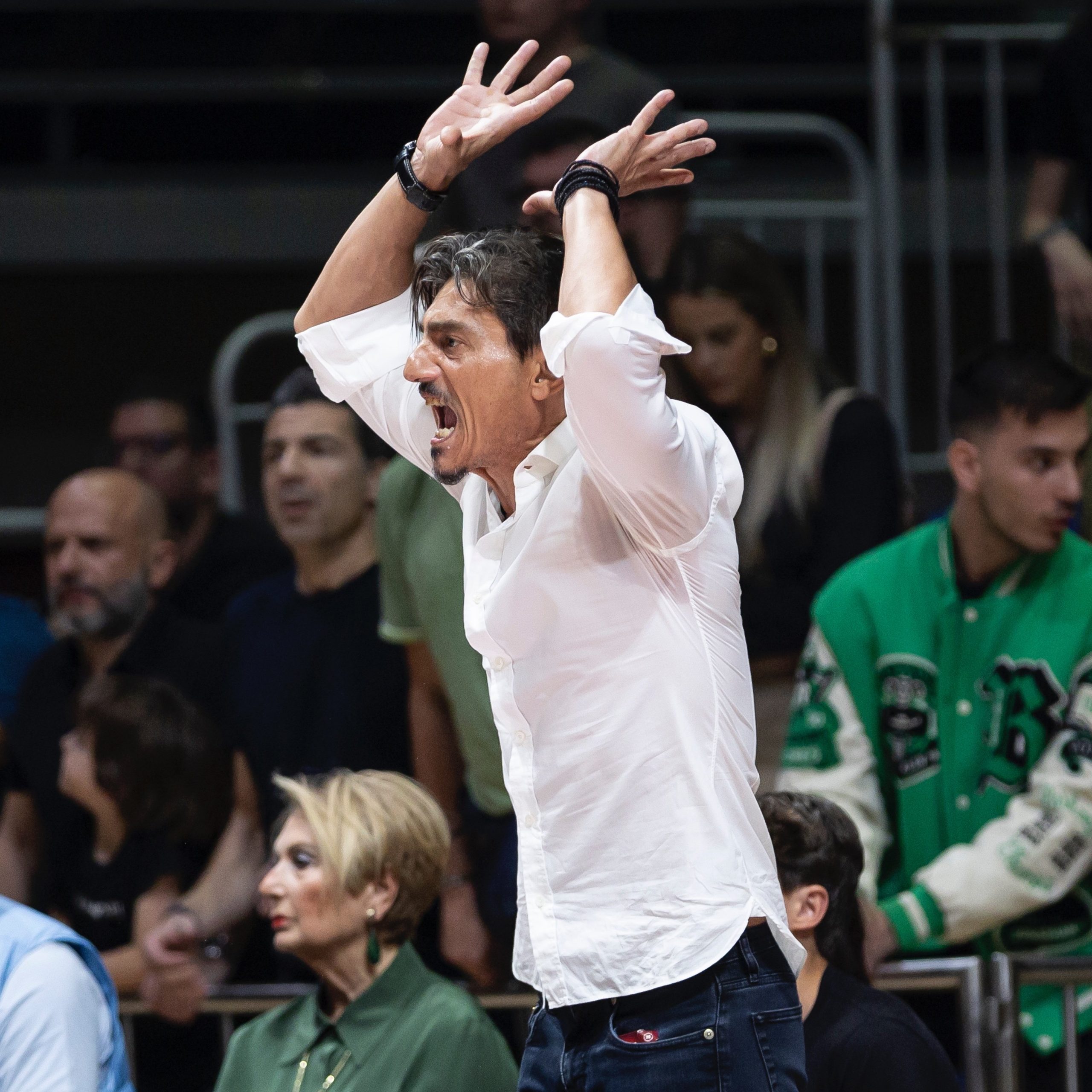 Passion and Controversy: Panathinaikos falls to Olympiacos and its owner defends Ataman