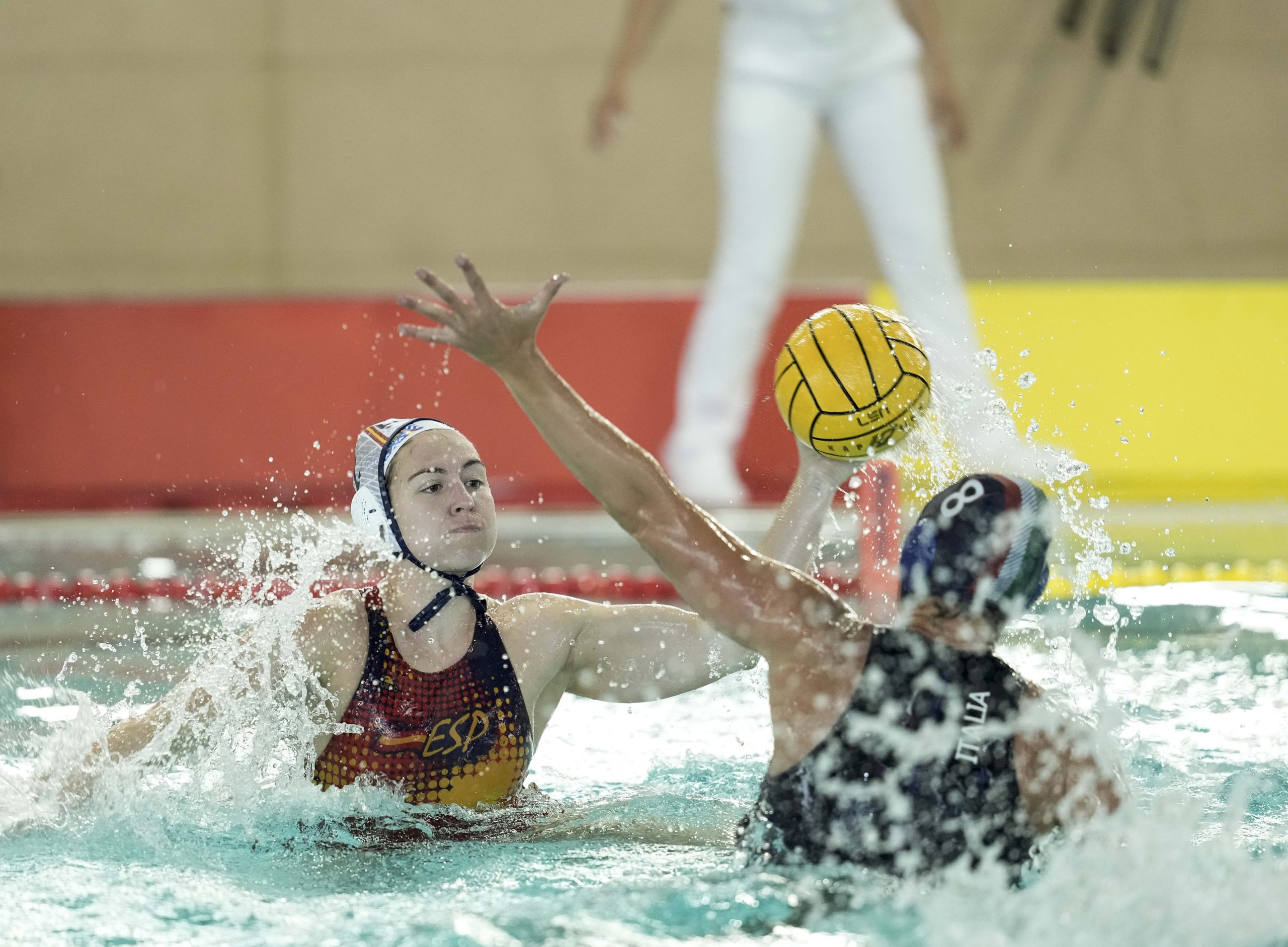 Spain Destroys Australia in Water Polo: A Shocking 16-10 in the Challenge Christmas Cup