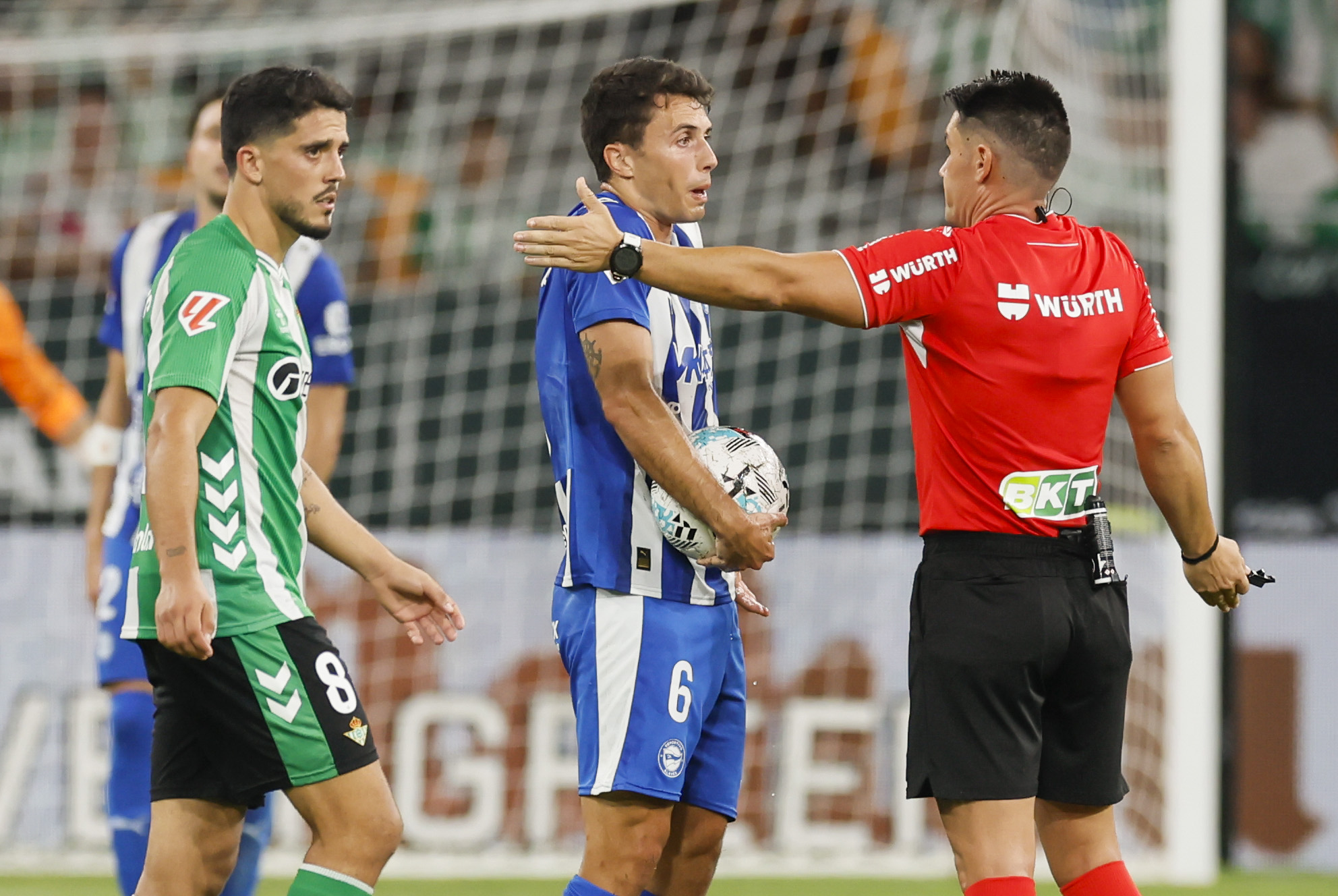 Intense Battle in Mendizorroza: Alavés and Betis Play More Than Three Points