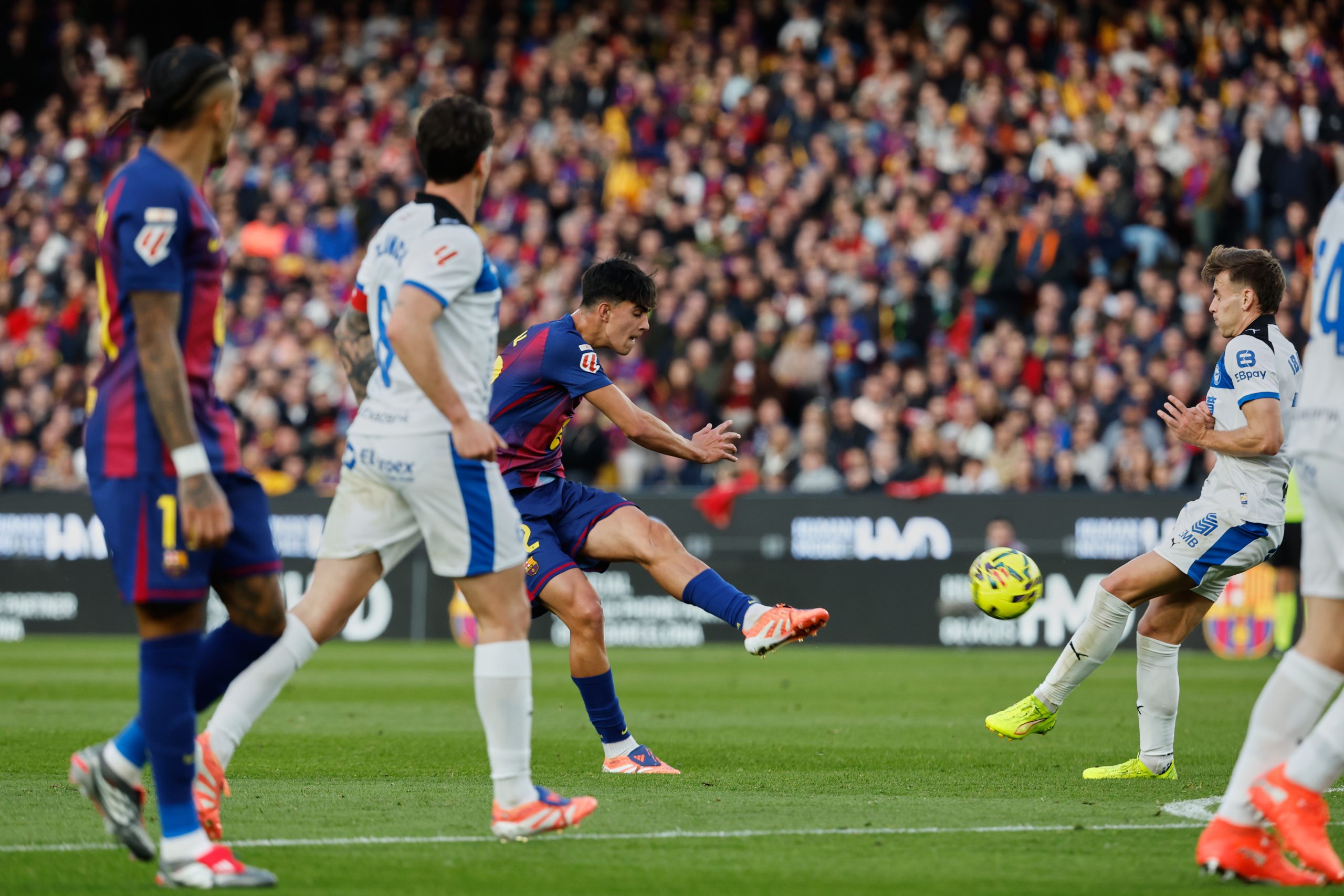 Marc Bernal: El Futuro del Barça Está en sus Manos, ¿Permancerá o Buscará una Cesión?