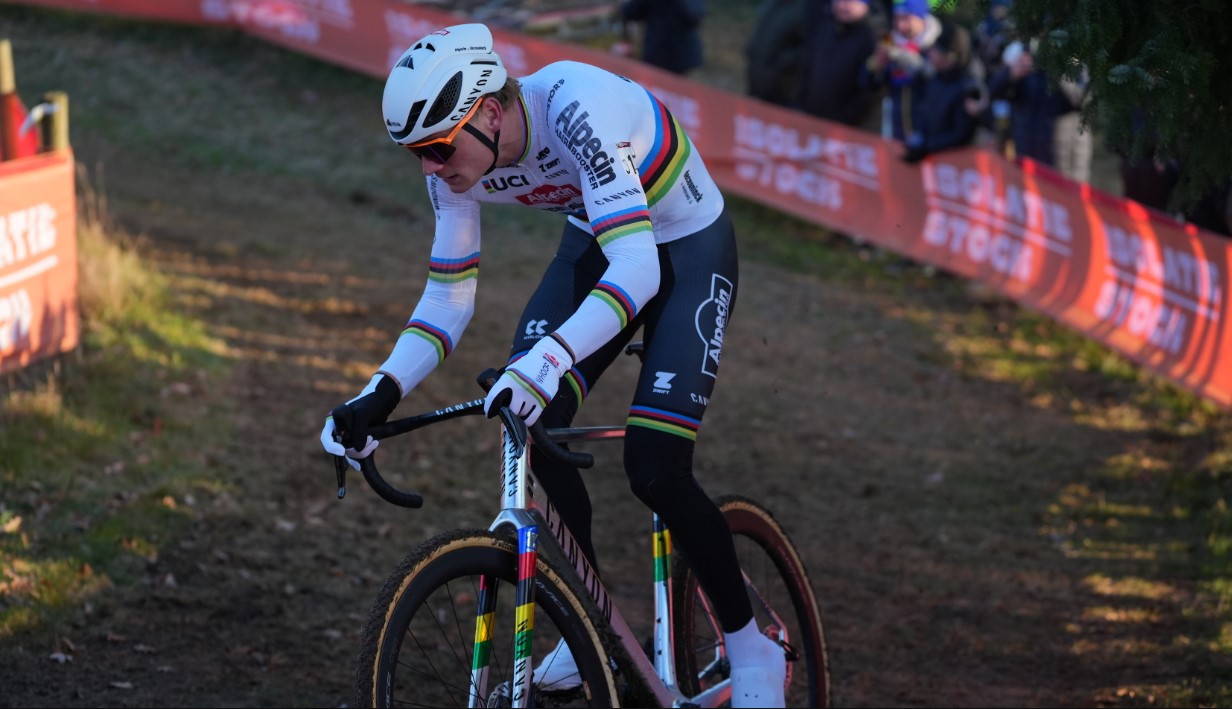 Mathieu van der Poel And His Amazing 19th Consecutive Triumph in Cyclocross: Snow Doesn't Stop the Champion