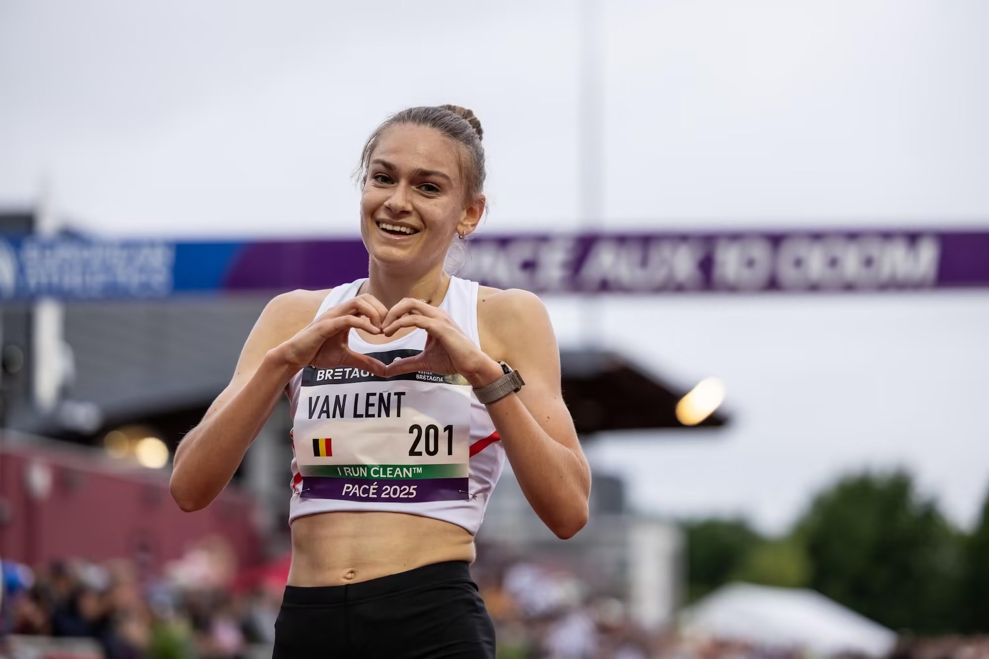 Jana Van Lent makes history! Breaks the European 10km record with 30:09