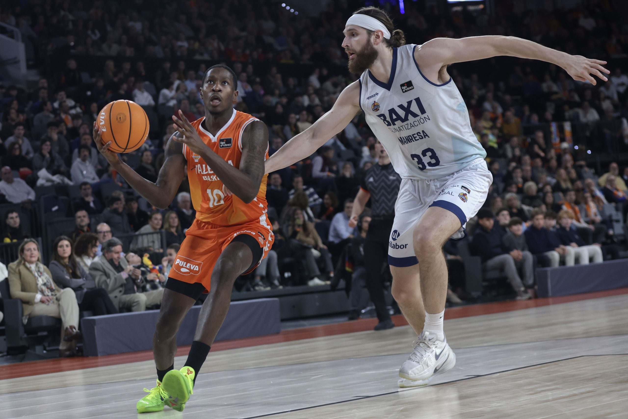 Valencia Basket Cosecha una Imponente Victoria: 103-76 sobre BAXI Manresa, Marcando la Temporada Valencia Basket Cosecha una Imponente Victoria: 103-76 sobre BAXI Manresa, Marcando la Temporada
