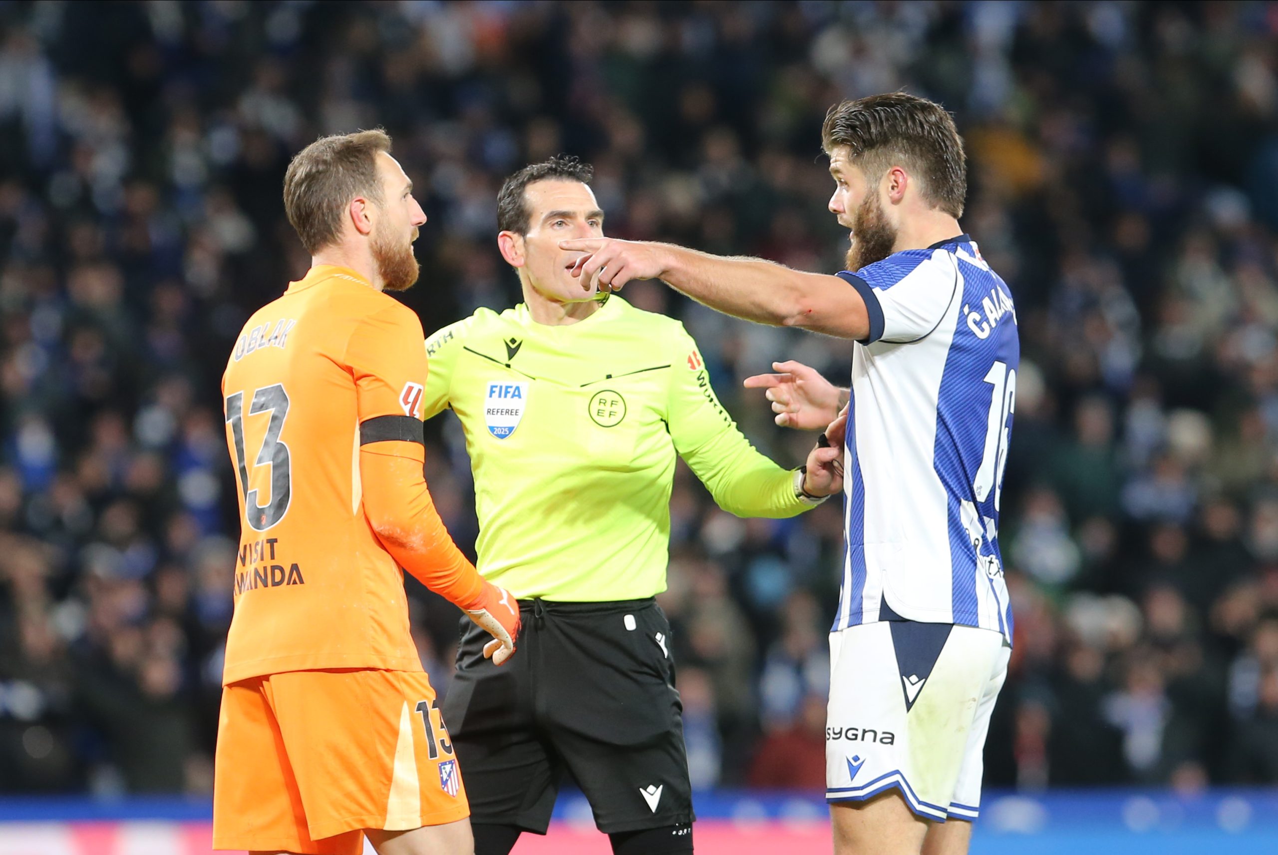 La Real Sociedad en Jaque: 5 Claves del Apercibido Caleta-Car y su Importancia en la Temporada La Real Sociedad en Jaque: 5 Claves del Apercibido Caleta-Car y su Importancia en la Temporada