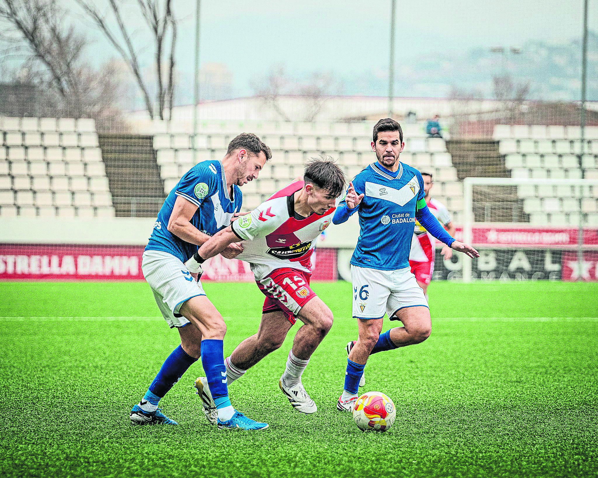 Goalless Draw: L'Hospitalet and Badalona Provide a Great Sports Show