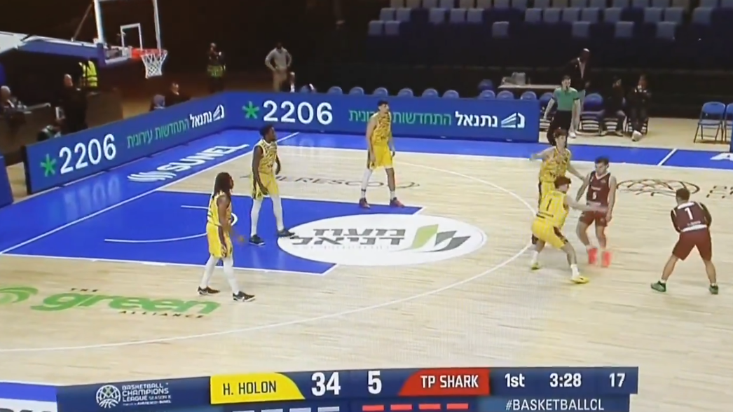 Impactante Carambola: El Trapani Shark se Presenta con Solo 5 Jugadores y Abandona con un 38-5 en el Primer Cuarto Impactante Carambola: El Trapani Shark se Presenta con Solo 5 Jugadores y Abandona con un 38-5 en el Primer Cuarto