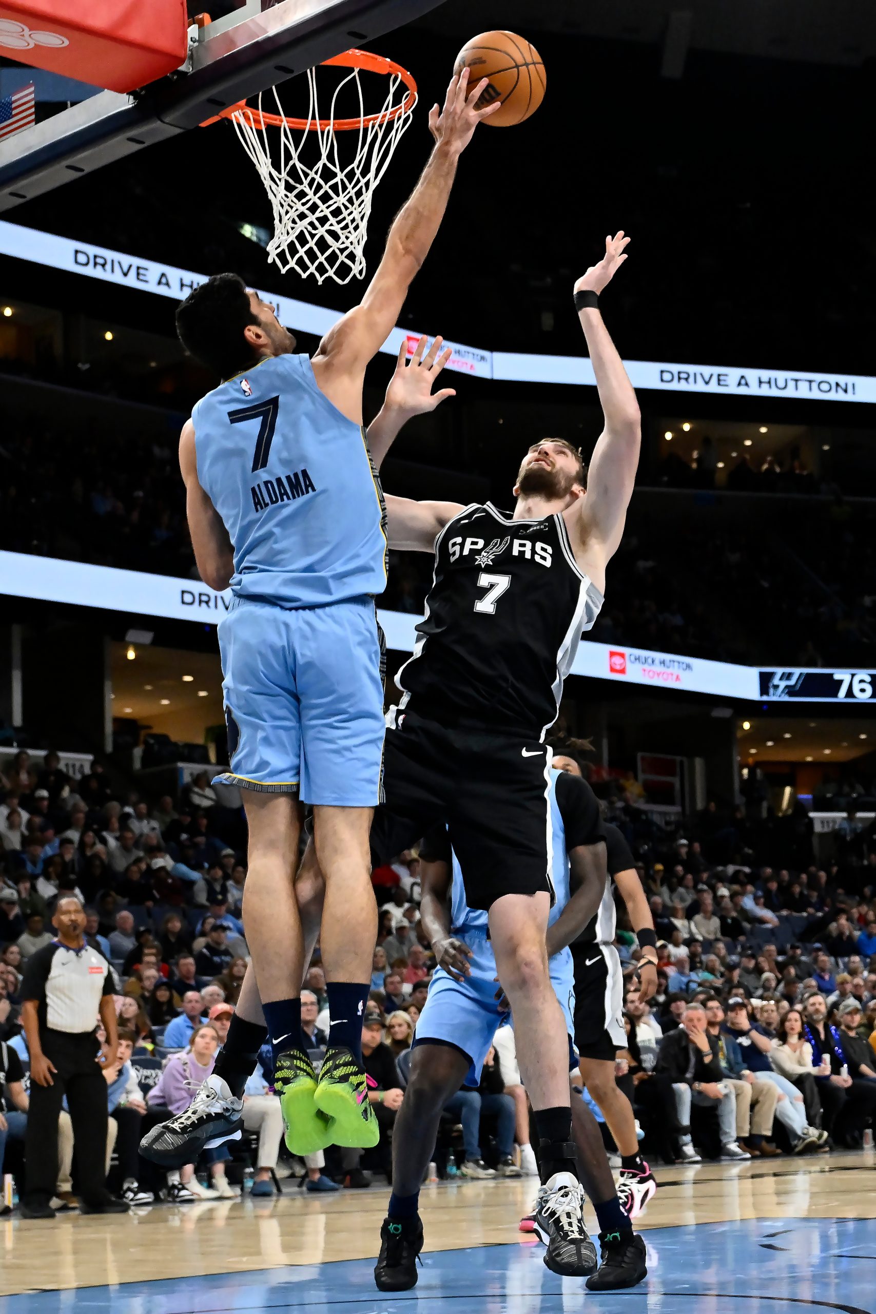 The Unexpected Hero: Santi Aldama Saves the Grizzlies in an Electrifying Finale