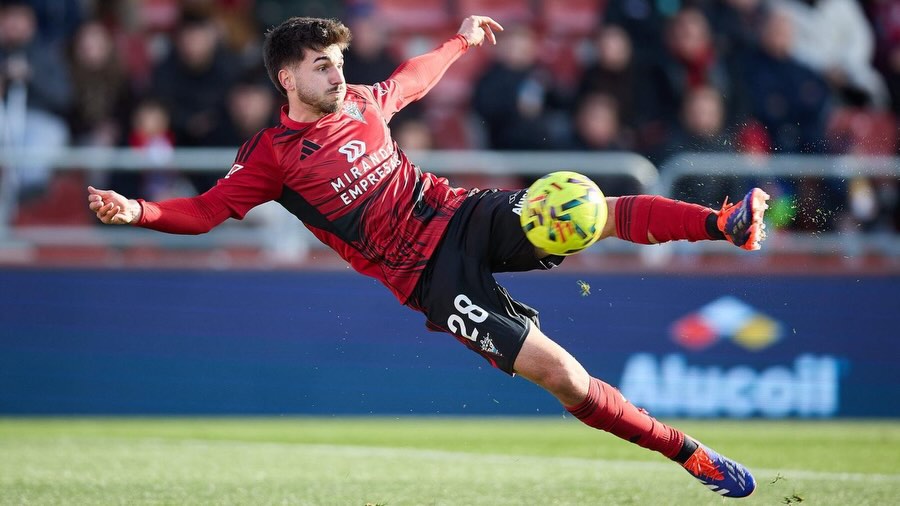 Javi Hernández shines in his debut with Mirandés: a double that excites the fans