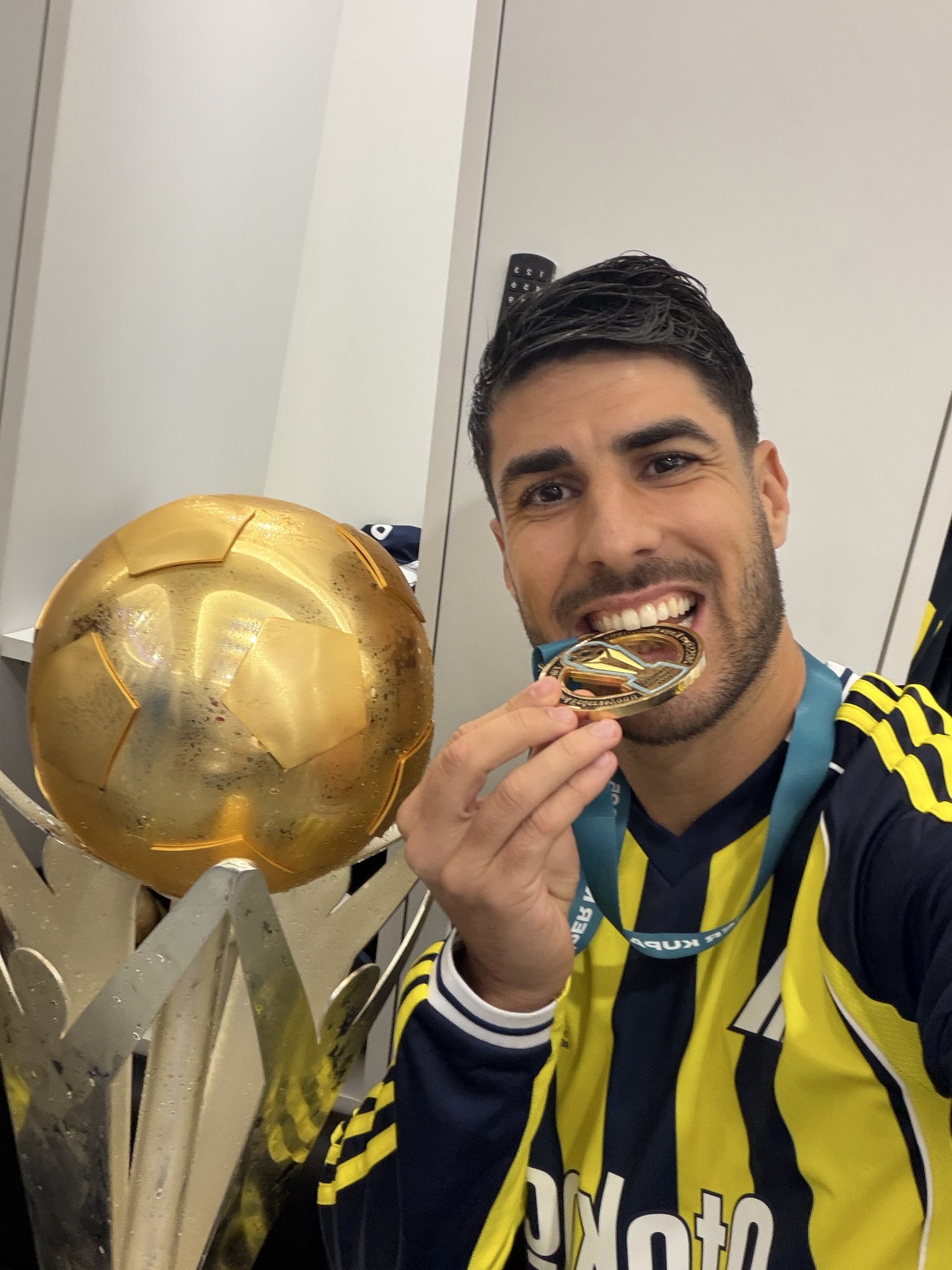 Marco Asensio Brinda Espéctaculo y Gana su Primer Título en Turquía: ¡Descubre cómo lo Logró!