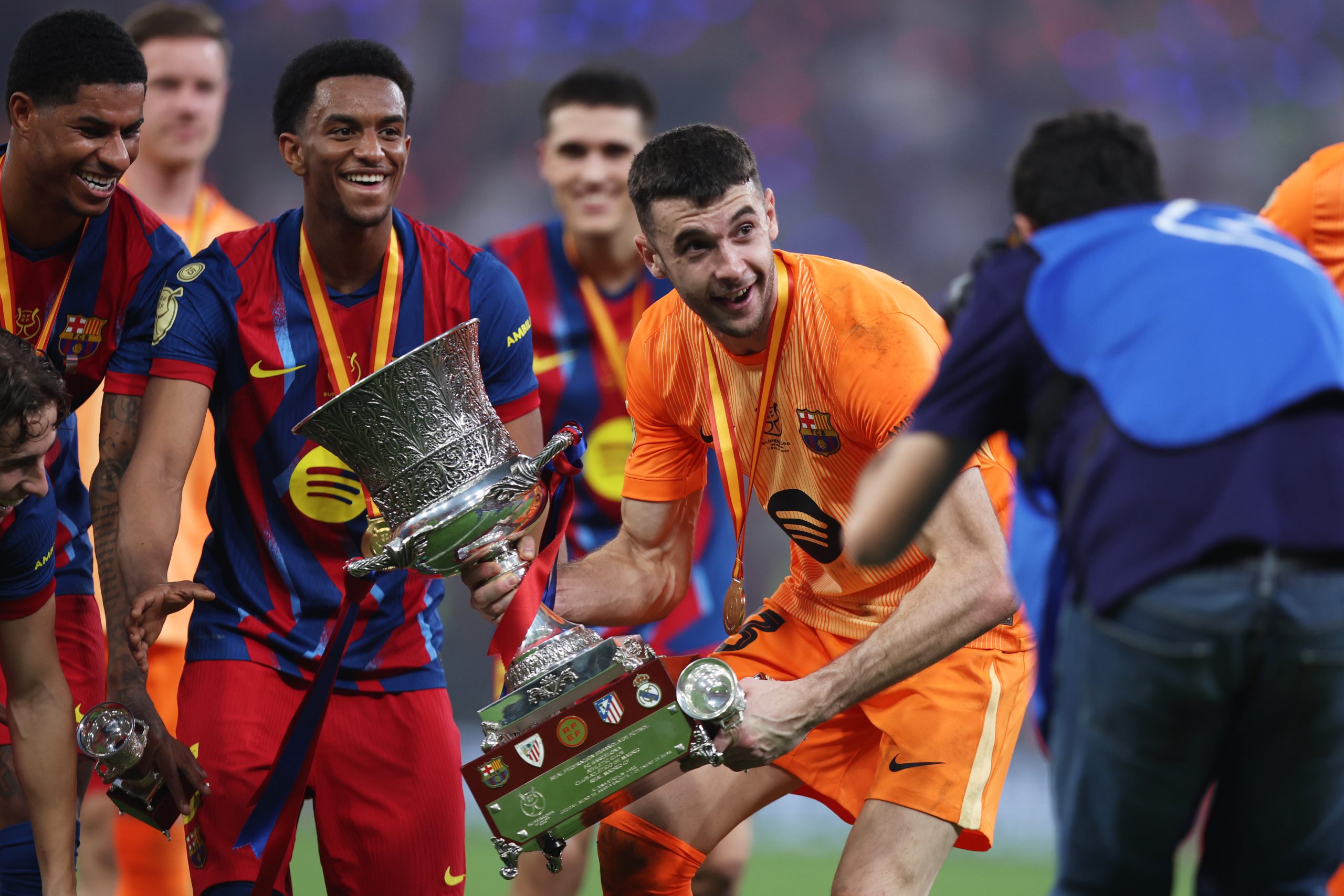 Big Celebration: Barça's New Heroes Win Their First Title in Jeddah