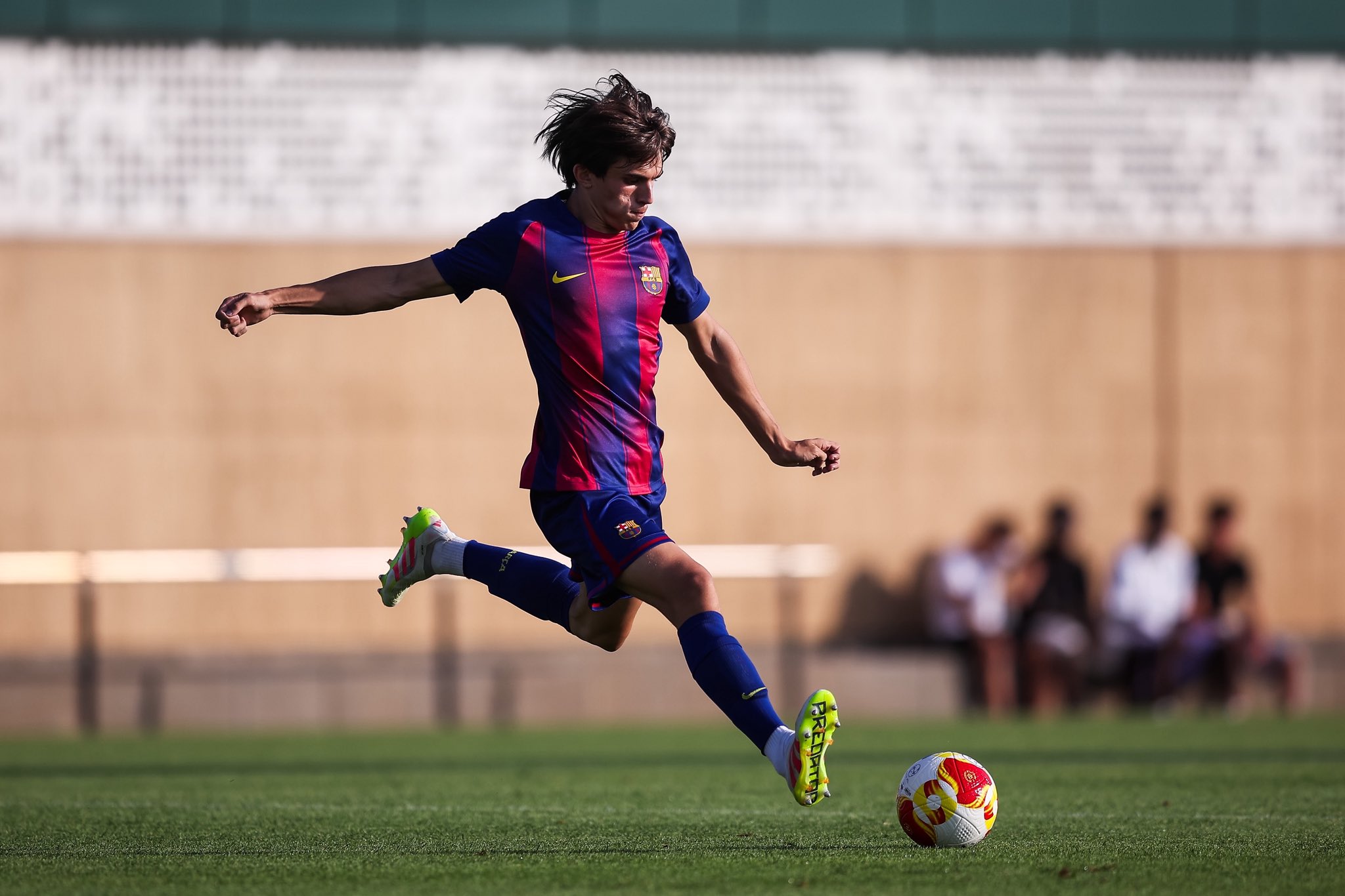 How Barça Atlètic Tempts the Promise: Andrés Cuenca in the Spotlight